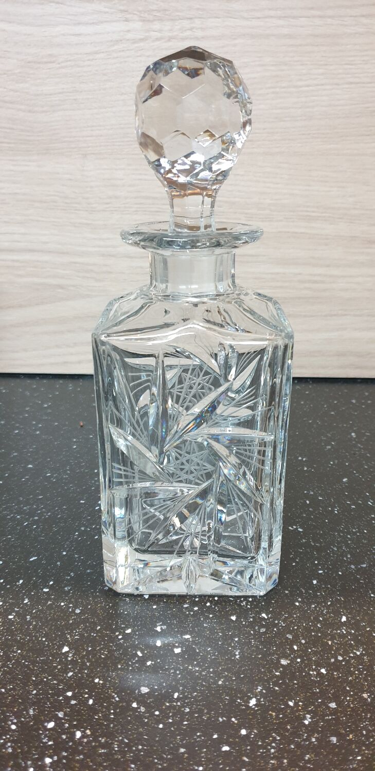 Cut crystal decanter