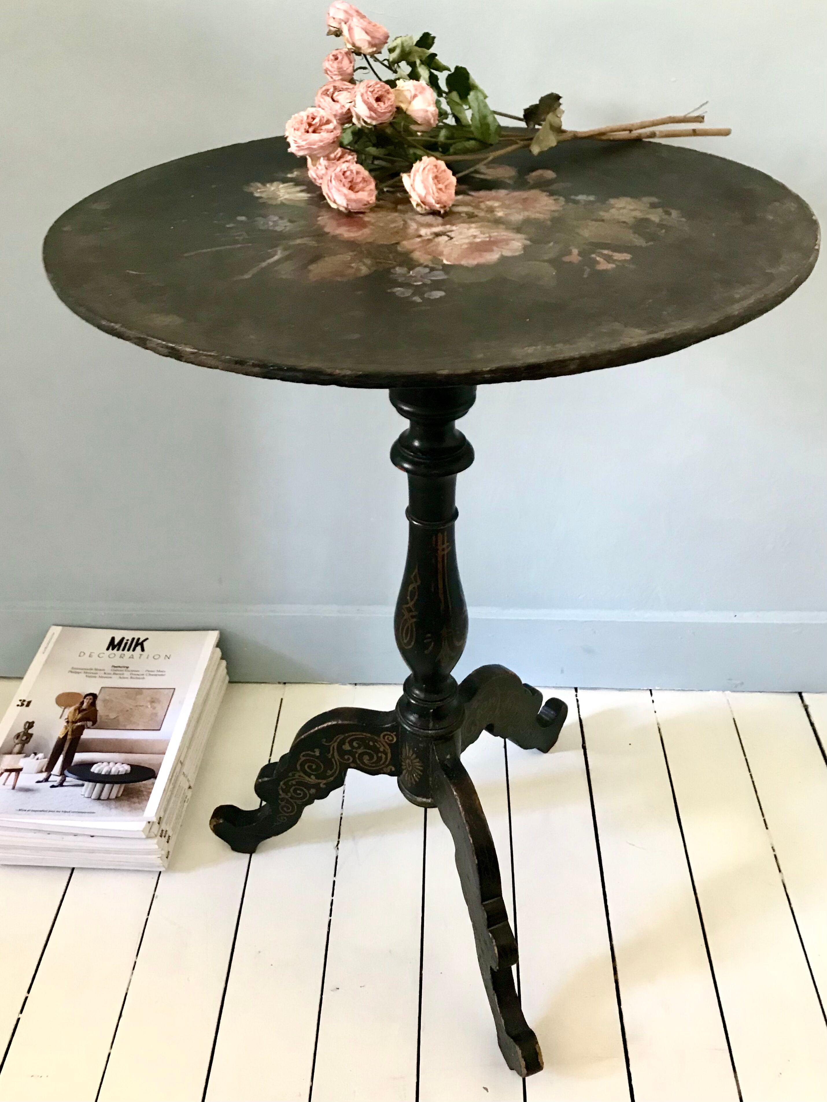 Napoleon III pedestal table