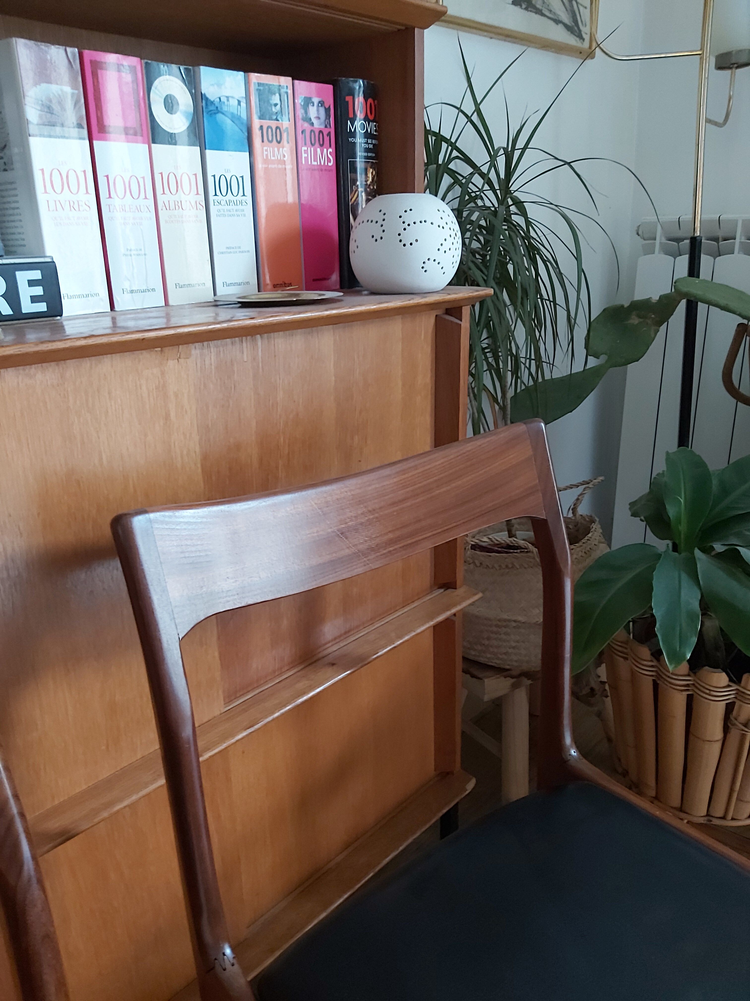 Teckla Scandinavian 4-chair series in vintage teak
