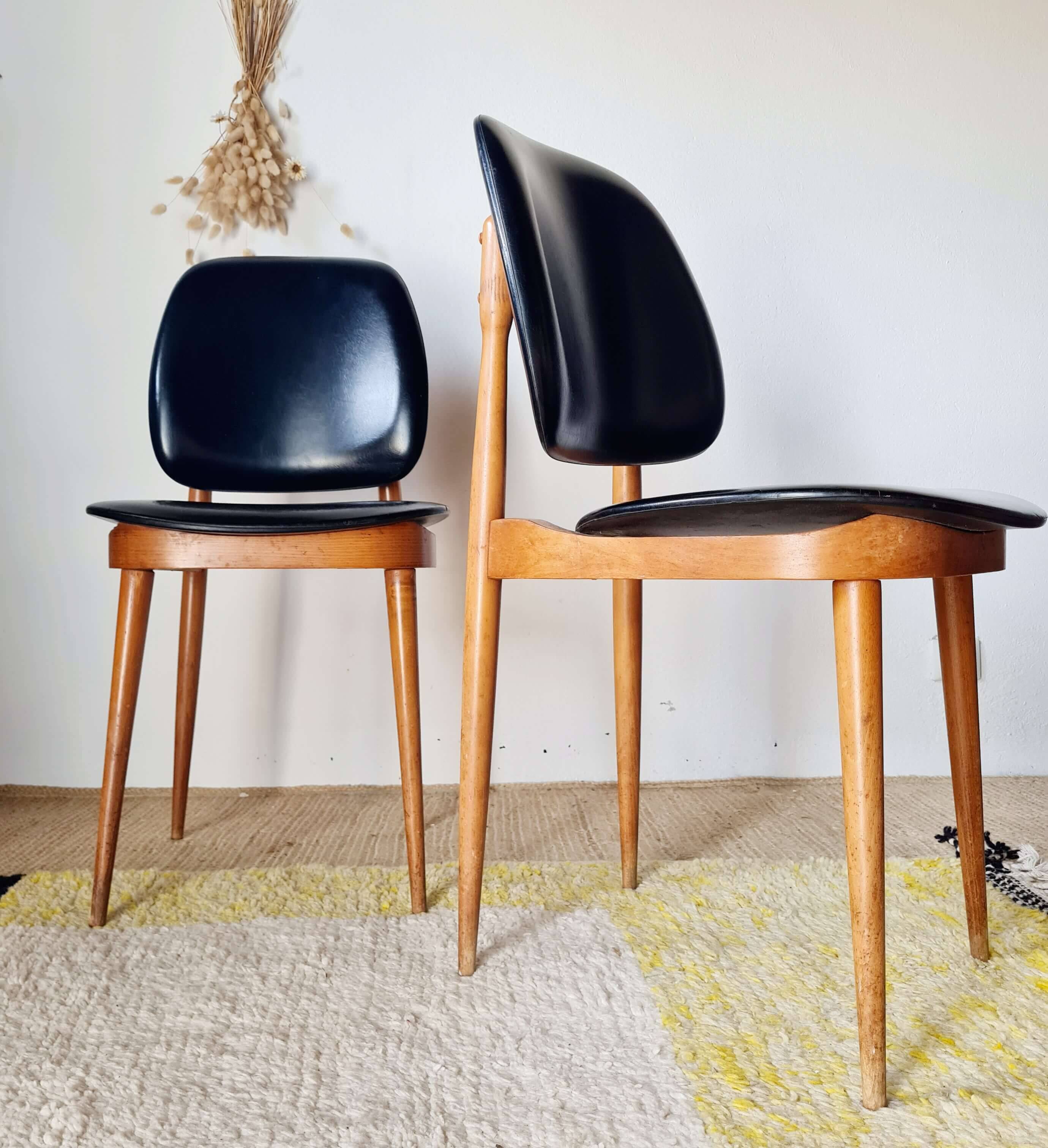 Paire de chaises vintage 1960 – Pieds compas & Simili-cuir noir