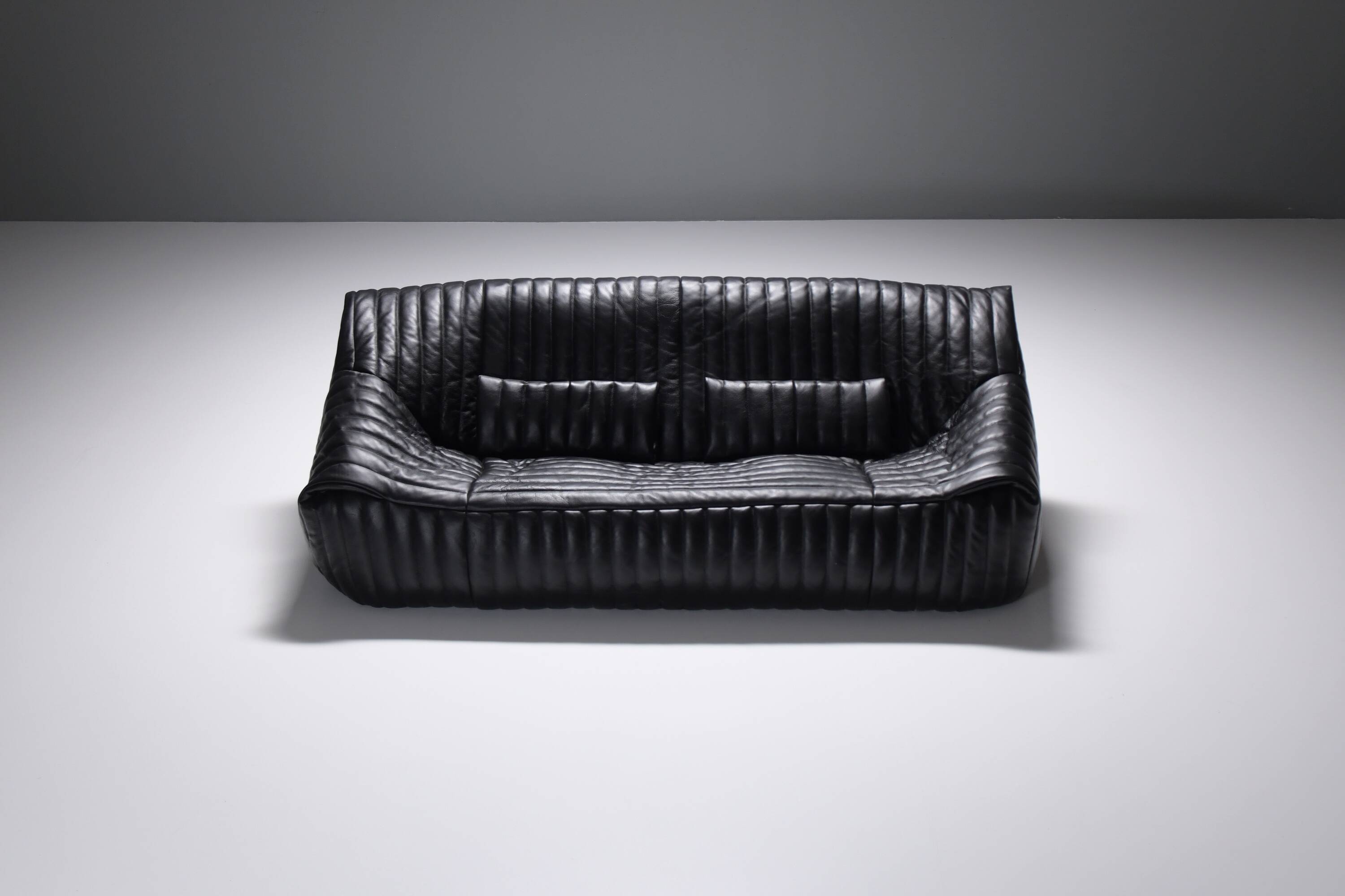 Stunning Sandra sofa in new black leather by Annie Hieronimus for Cinna France