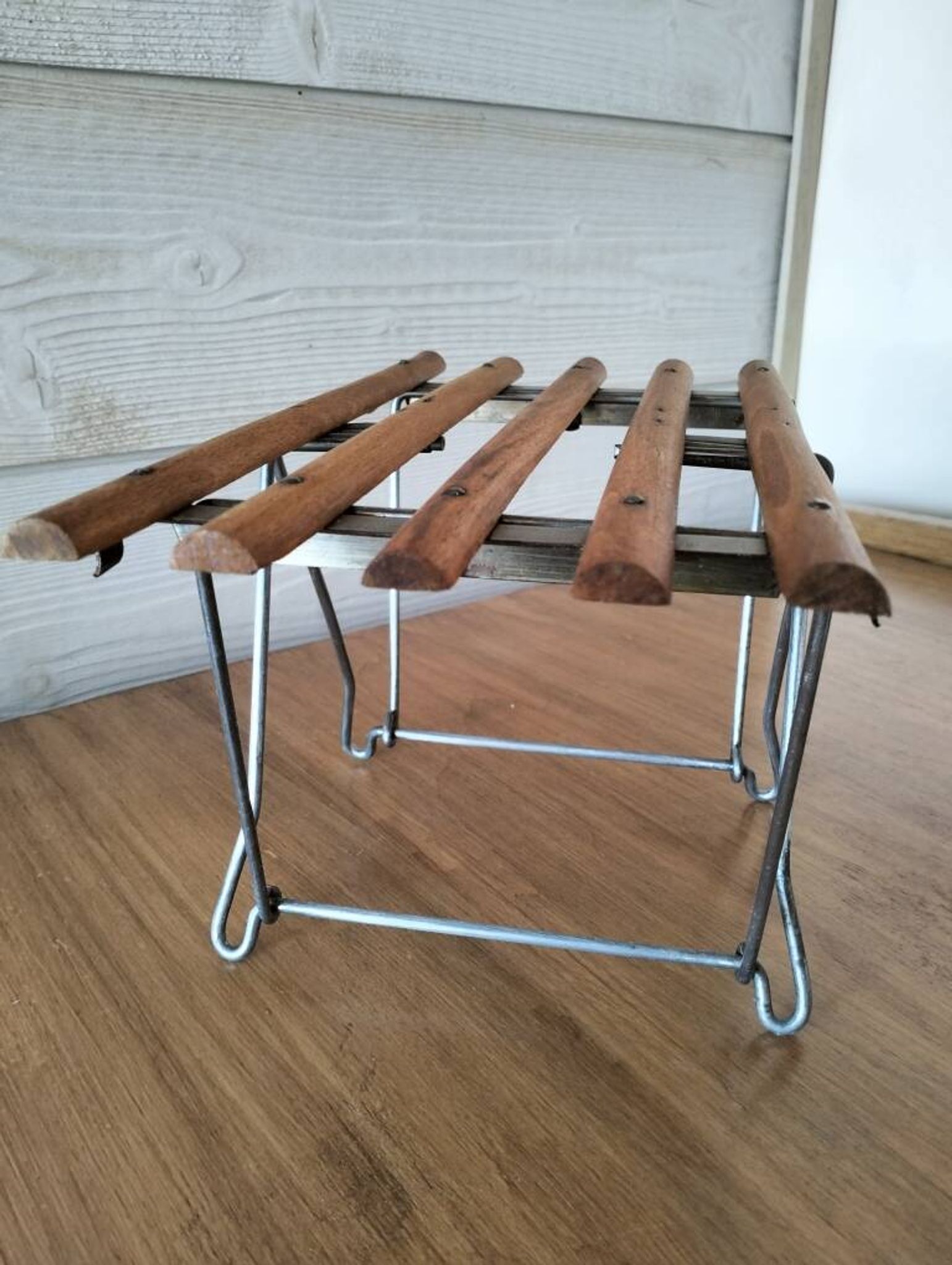 Tabouret pliant en bois