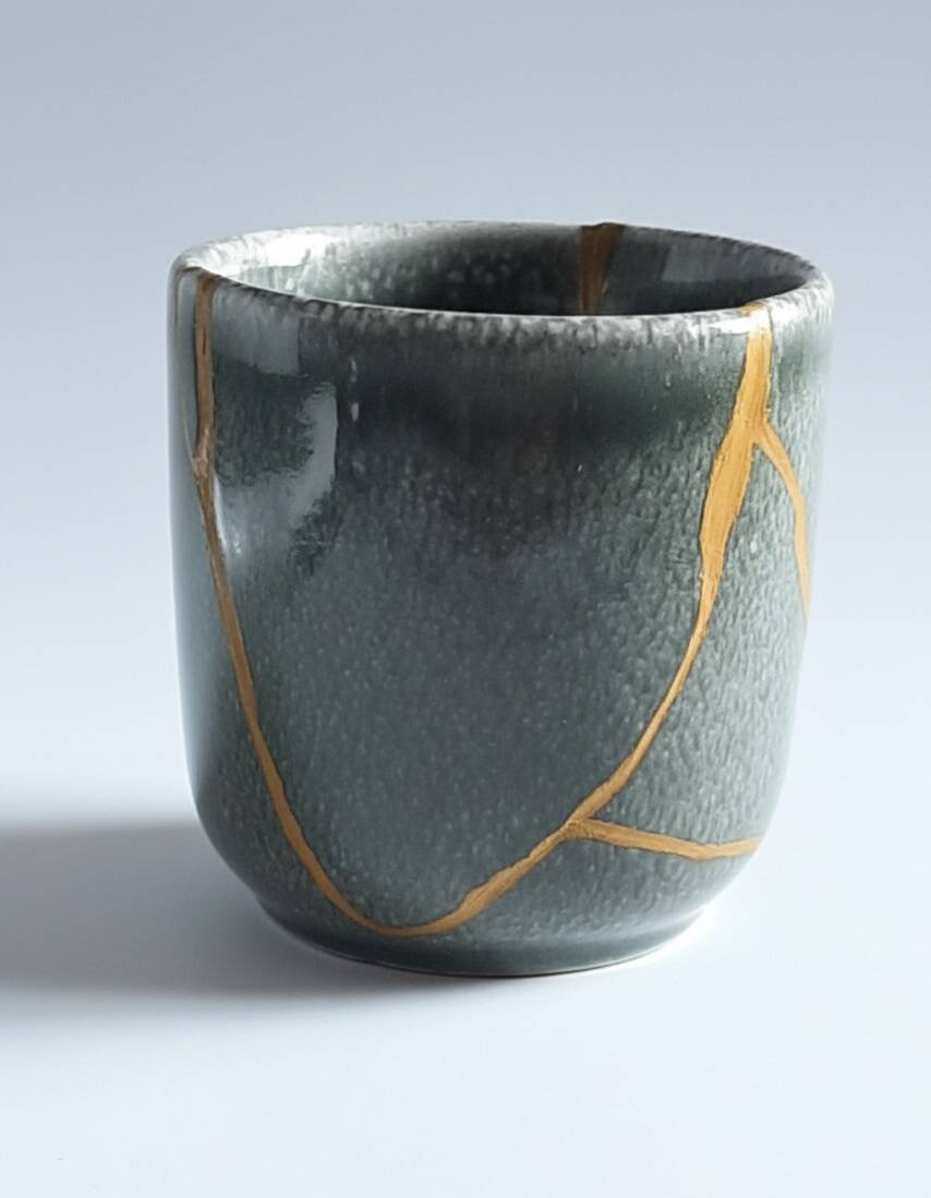 A pair of artisanal cups in traditional kintsugi.