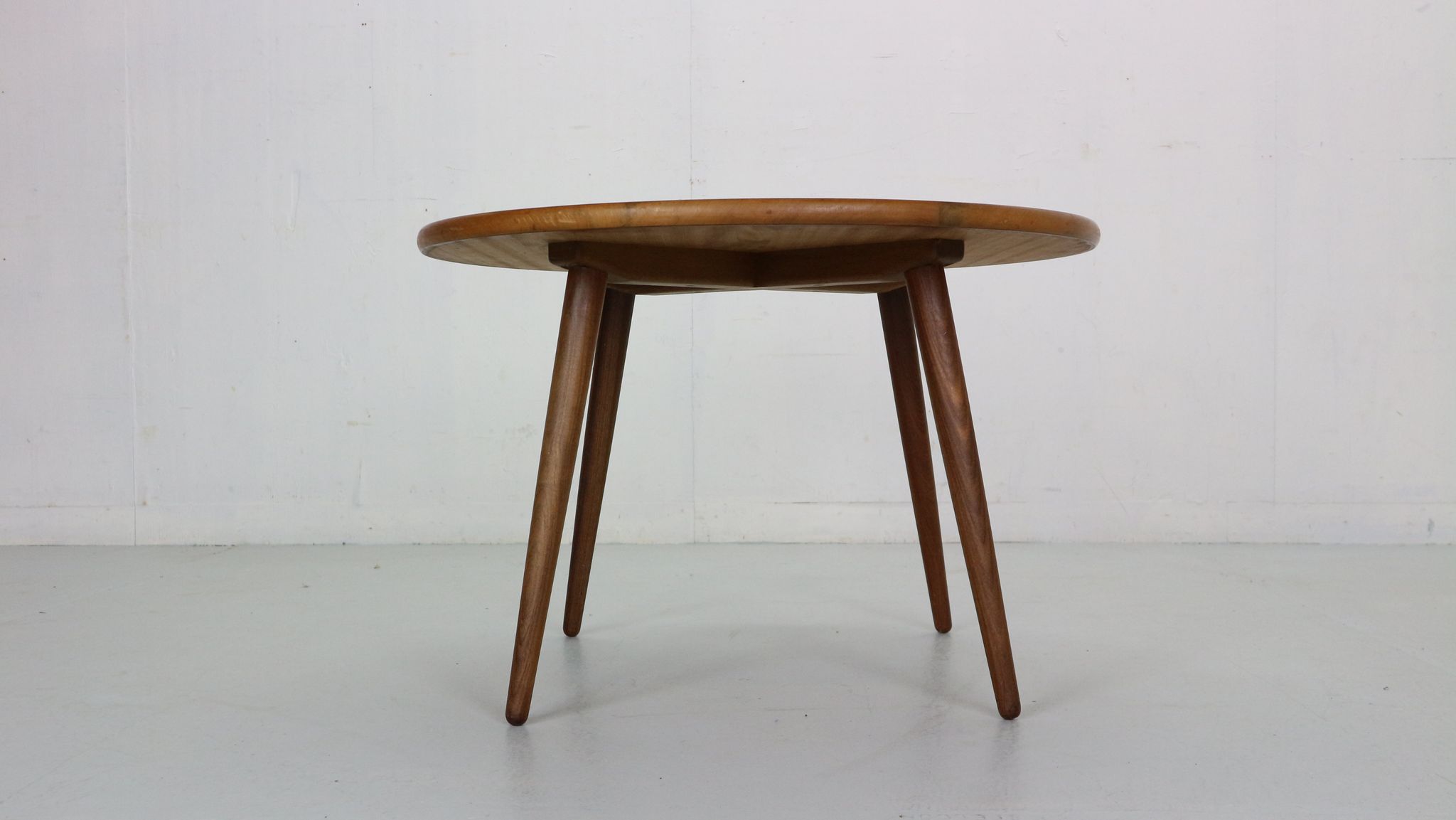 Table basse ronde scandinave en teck moderne, Danemark des années 1960