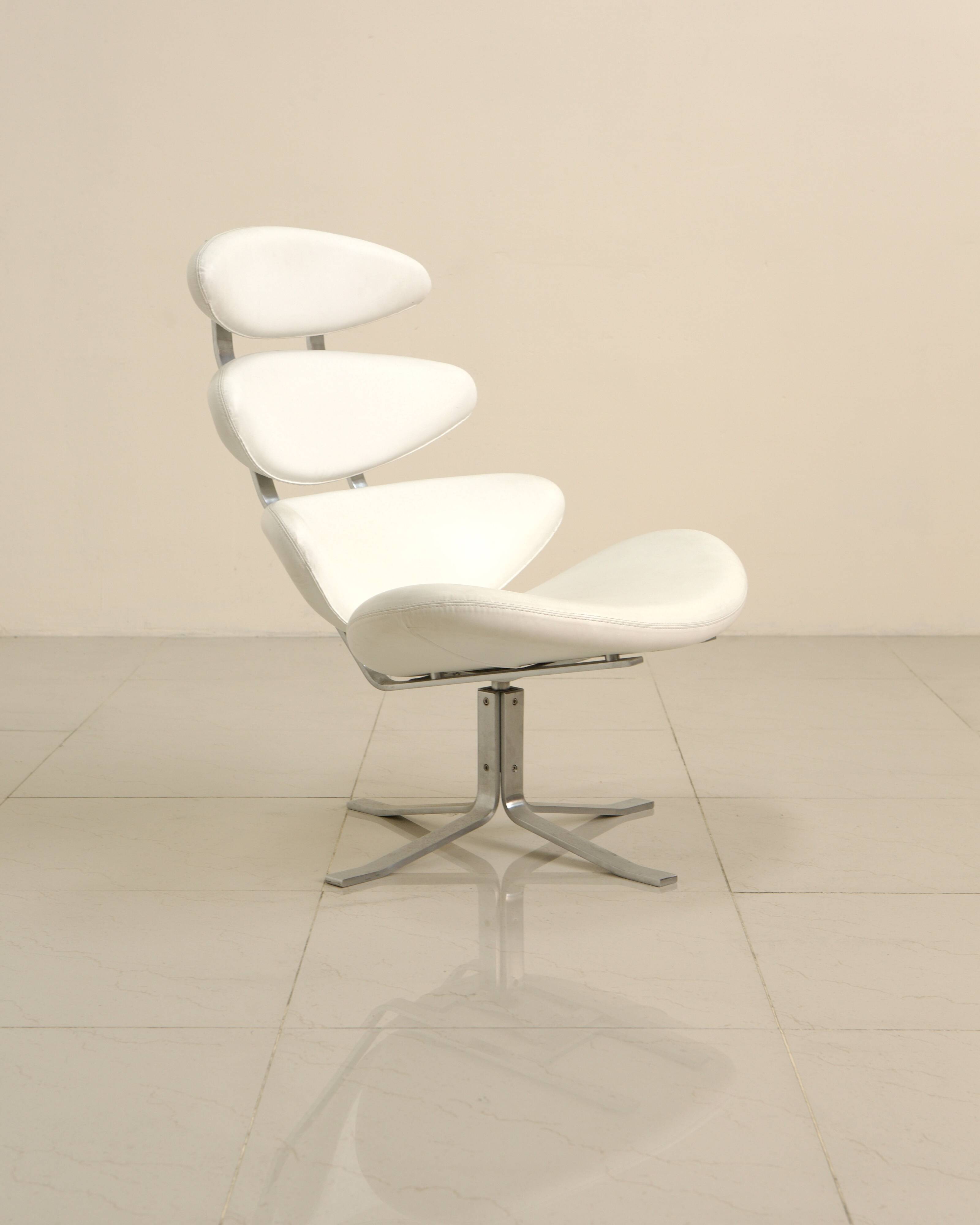 "Corona" lounge chair in white leather by Poul Volther for Erik Jørgensen