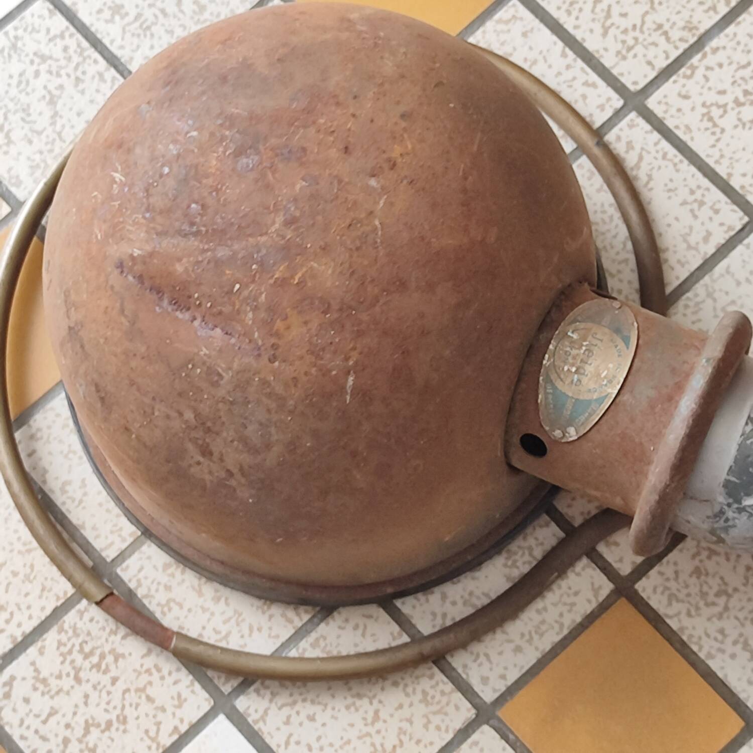 Jielde lamp with Fresnel lens