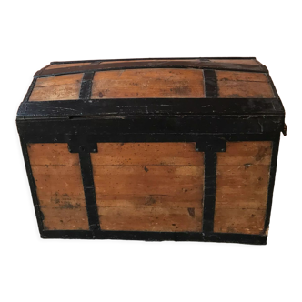 OLD TRUNK EARLY TWENTIETH IN PITCHPIN DOMED SHAPE LARGE MODEL