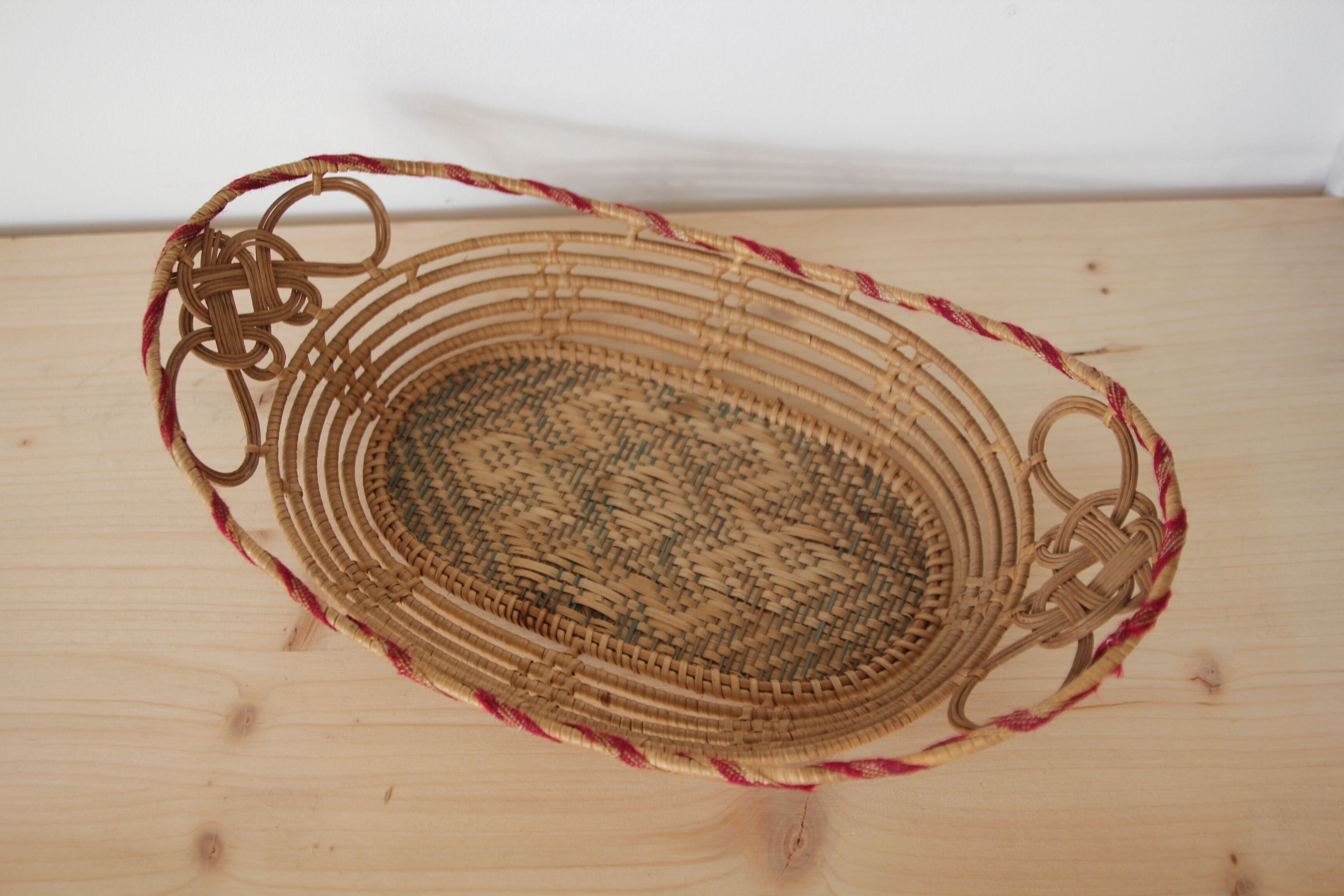 Wicker basket and thread