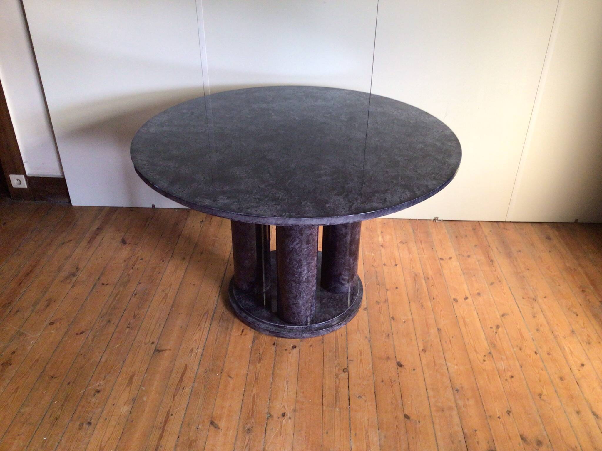 table à manger en faux marbre