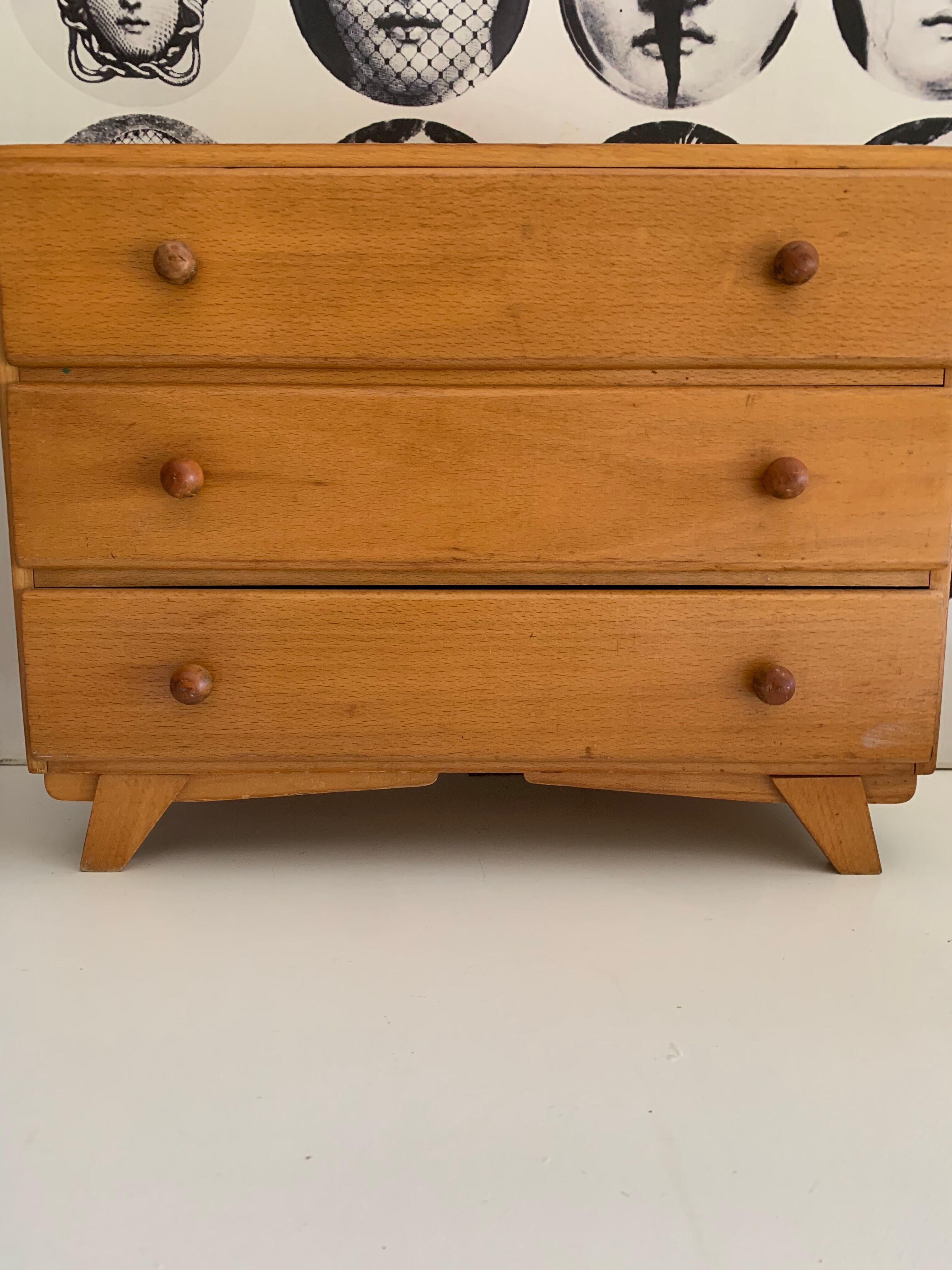 Commode de rangement pieds compas