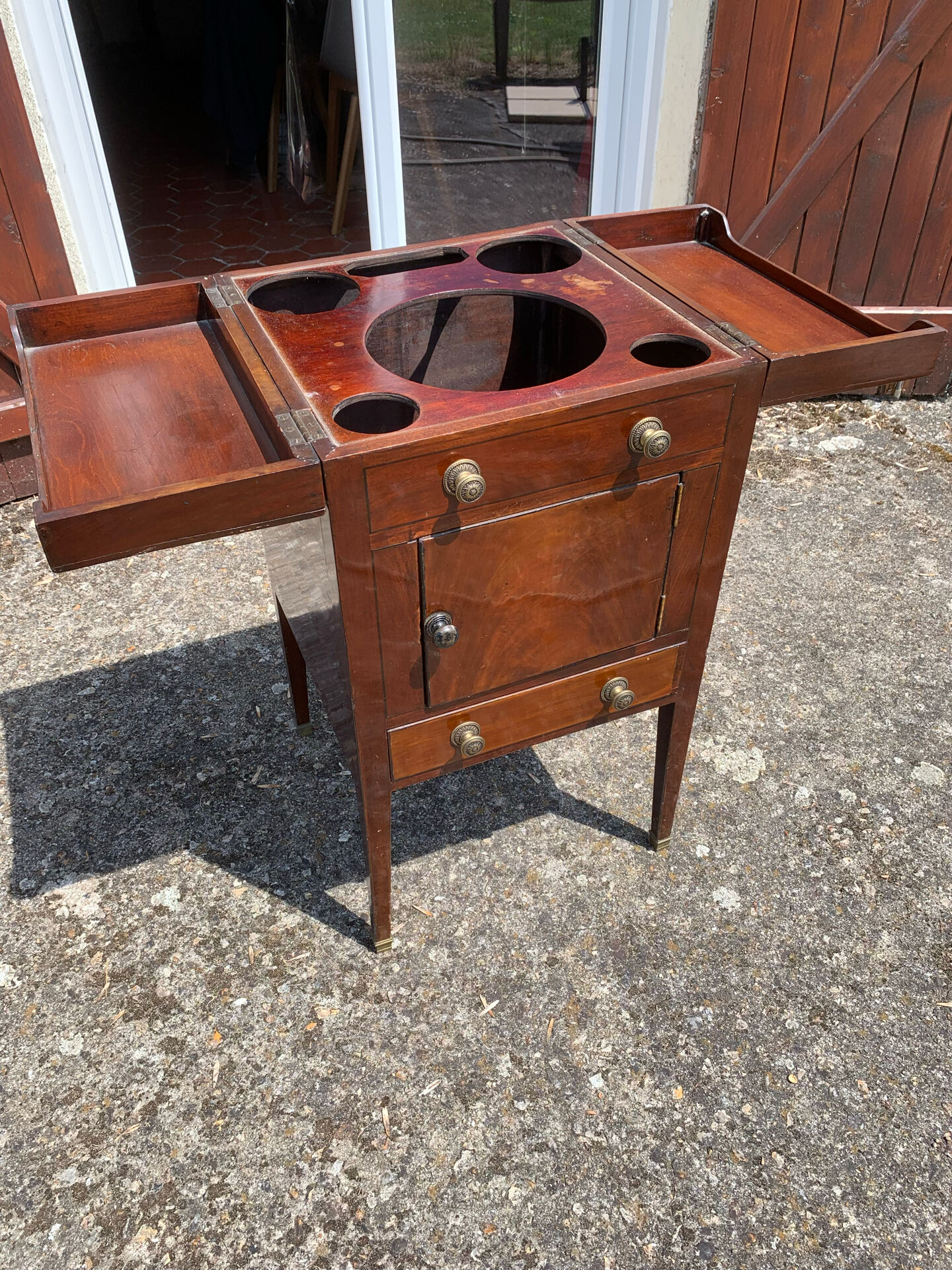 Antique Georgian mahogany washstand