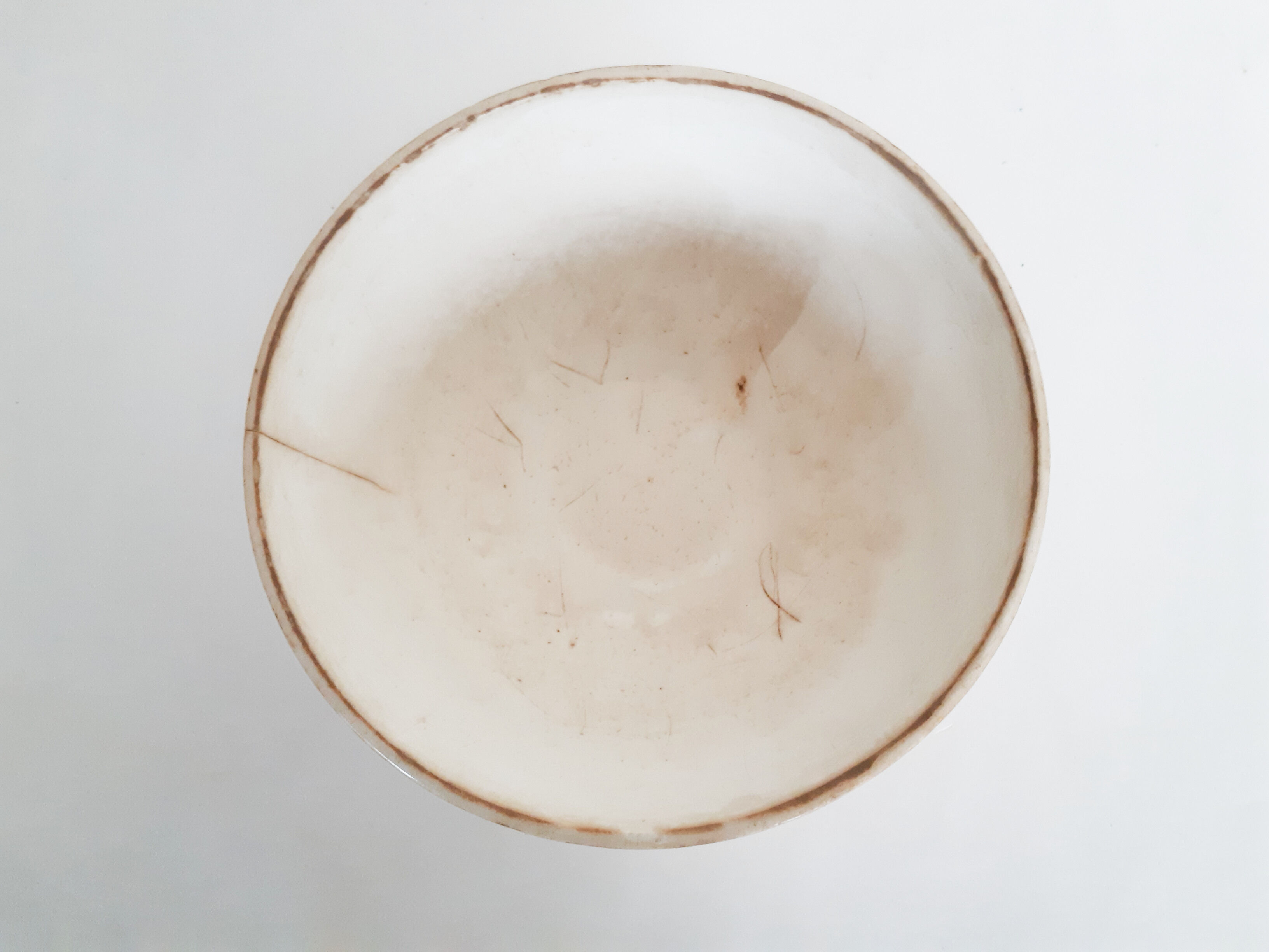 Yellow Scottish Sarreguemines earthenware piedouche bowl, Digouin