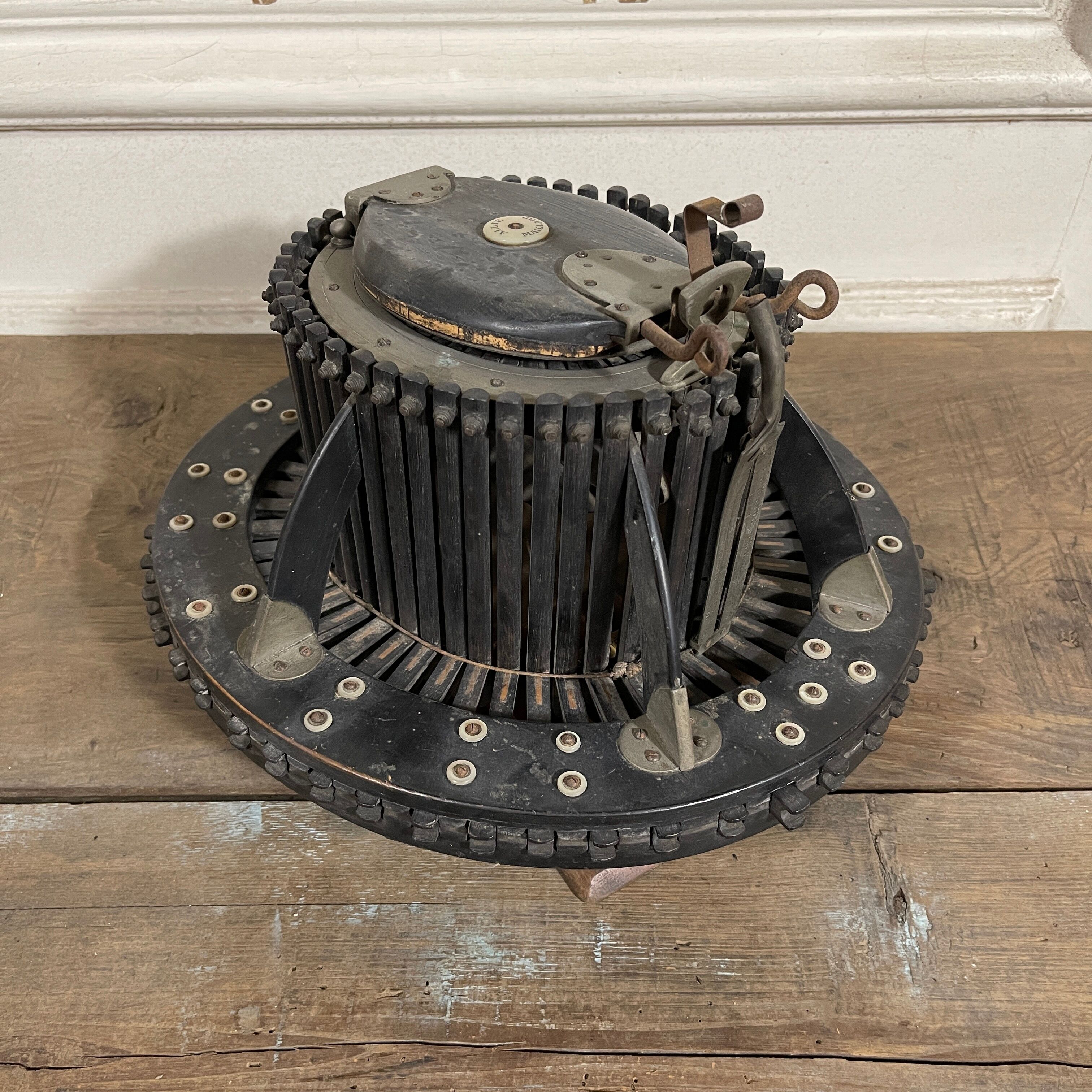 Hat conformer Allied Ainé H. Maillard hat shape