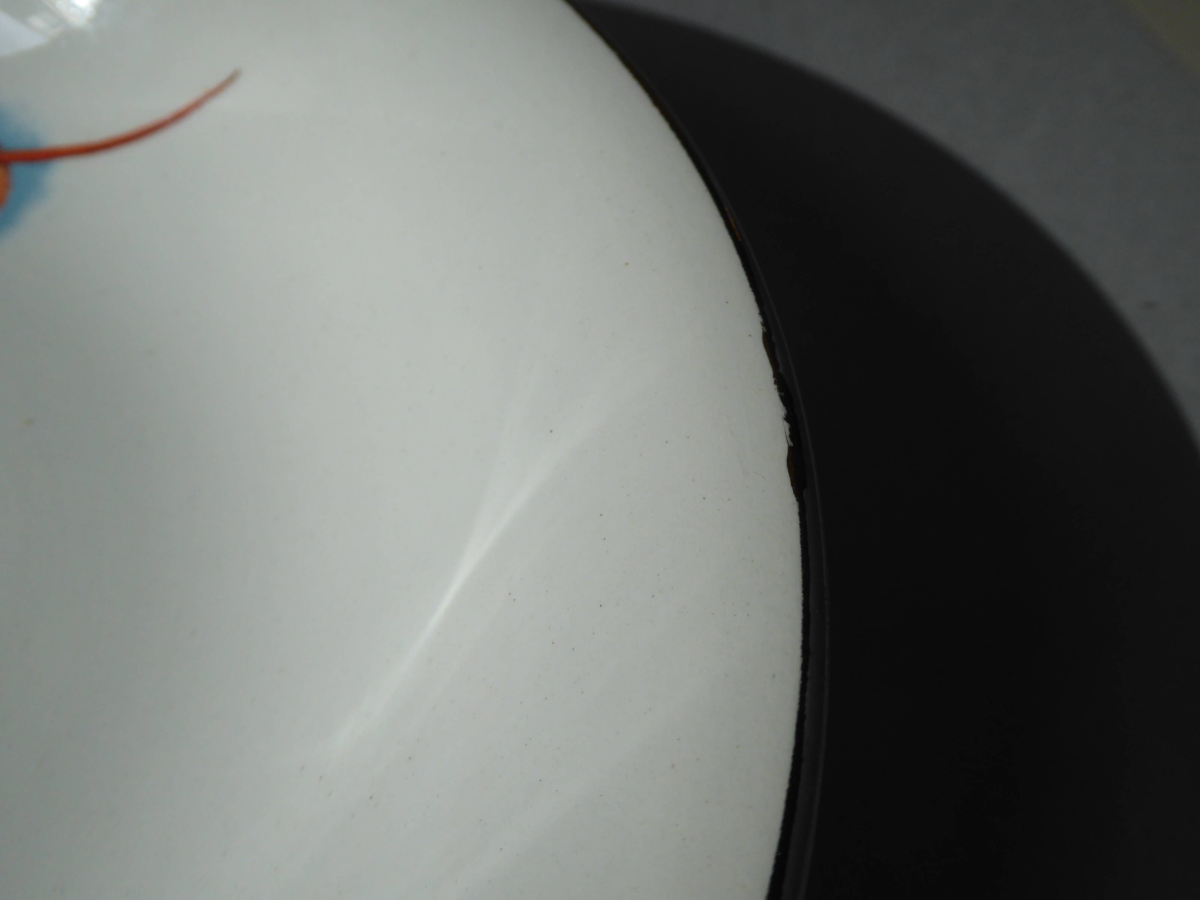 Huit assiettes creuses en faïence à décor de Homards