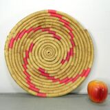 Basket of round straw