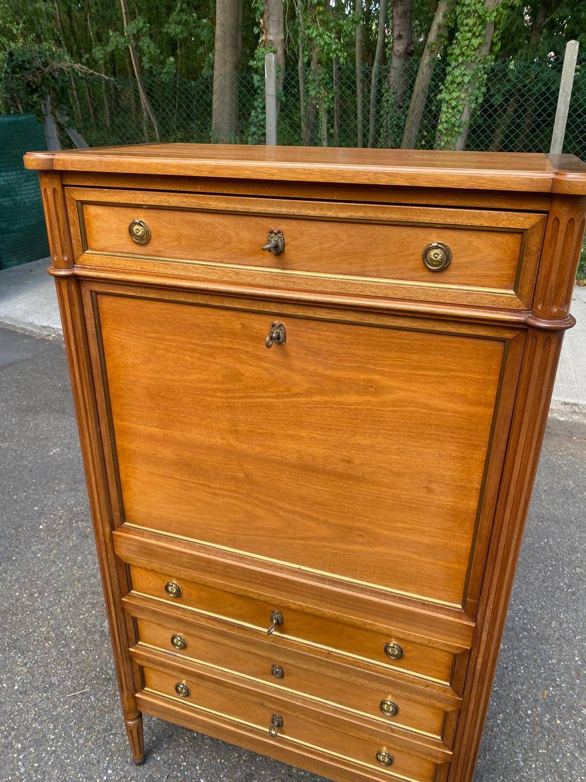 Secretary with drop-leaf in Louis XVI style, made of solid wood and brass, desk/commode.