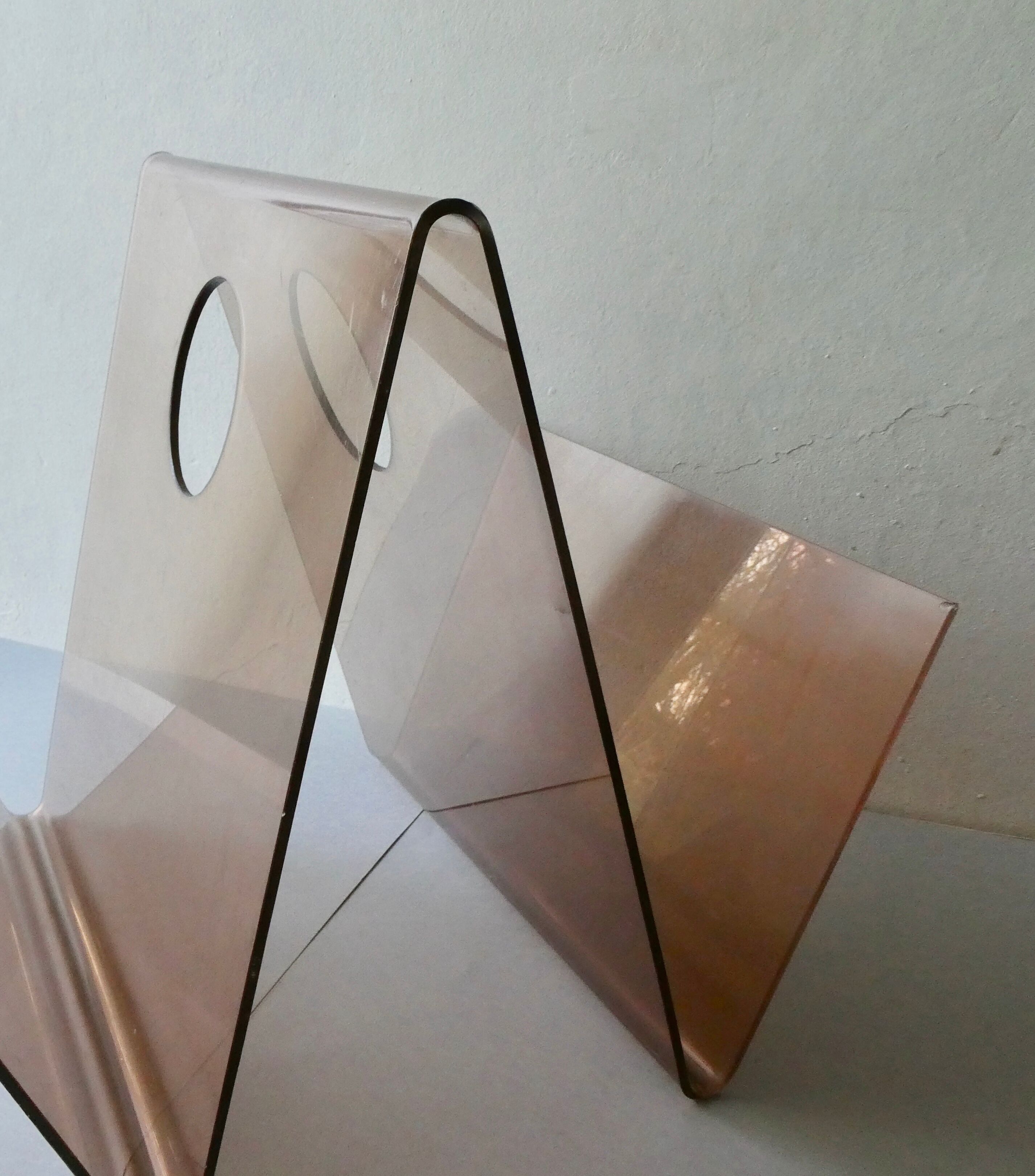 Review door in smoked Plexiglas, 70s, H 42 cm