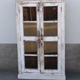 Armoire blanche en bois ancien vitrée