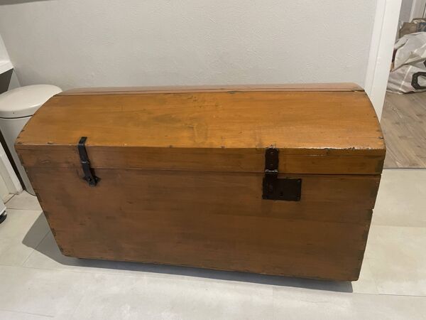 Malle en bois/ coffre