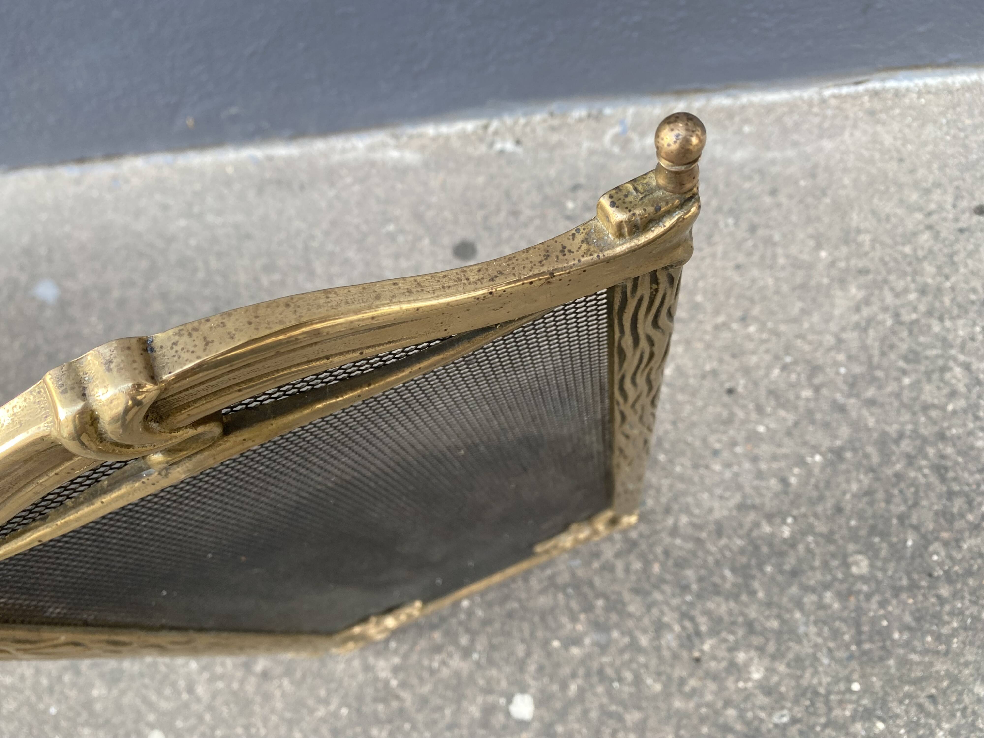 Brass fireplace fire screen 1900, French art nouveau spark screen with 4 shutters