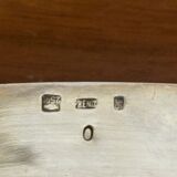 Presentation dish and its integrated sauceboat