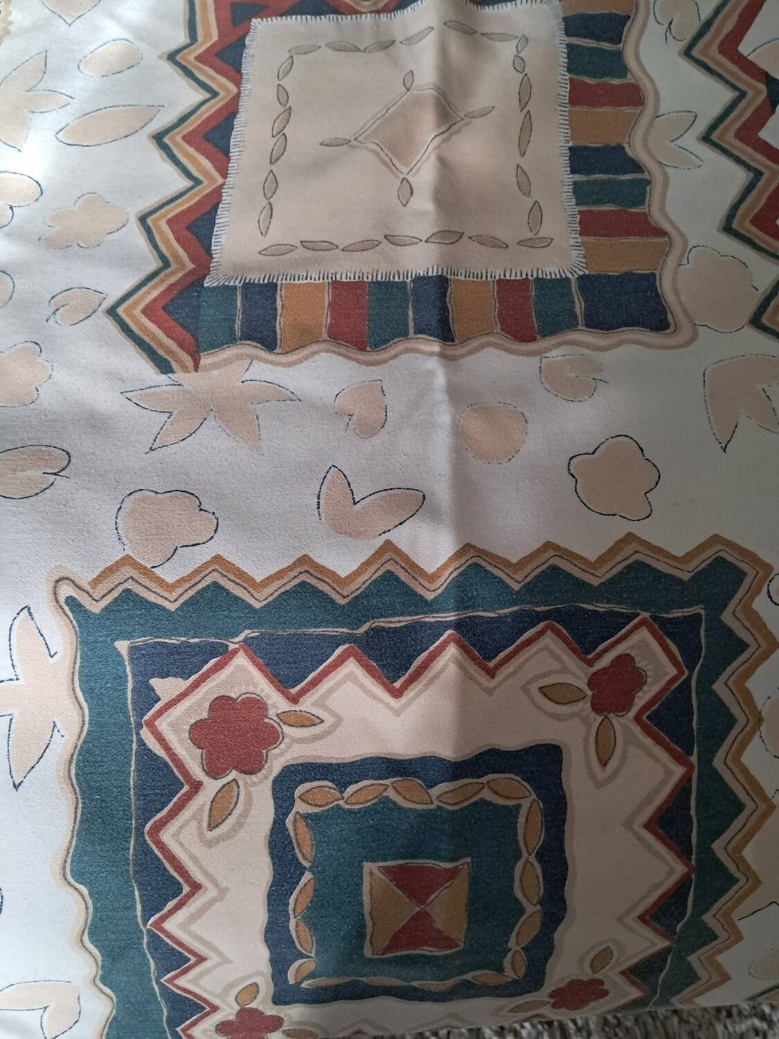 Oval tablecloth for 12 place settings