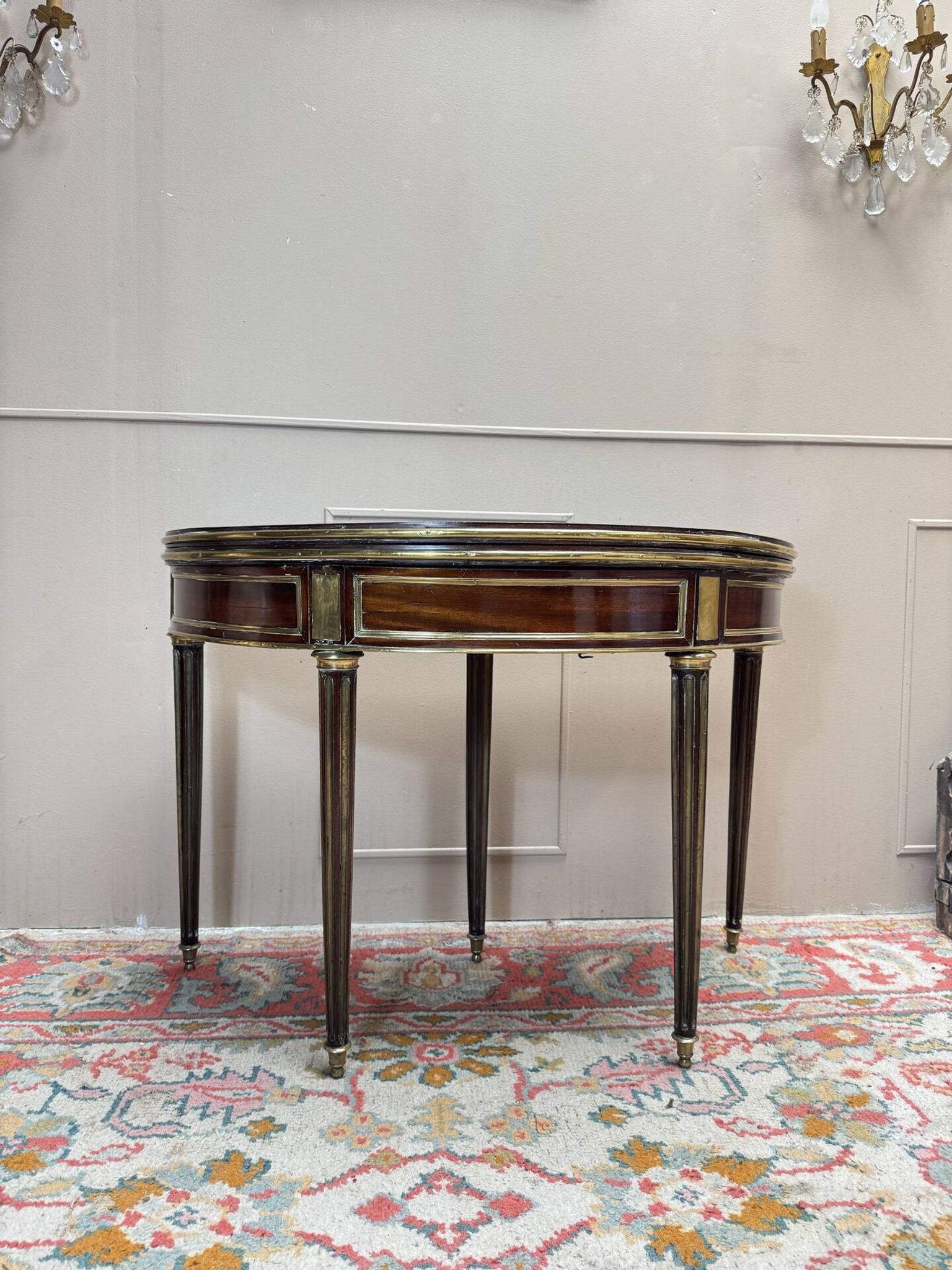 Half-moon table in mahogany from the Louis XVI period, 18th century.