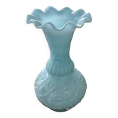 Vase en Opaline de Foire, Bleu/Vert, a Décor de Fleurs et Feuillages.