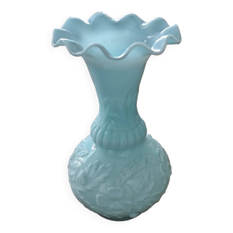 Vase en Opaline de Foire, Bleu/Vert, a Décor de Fleurs et Feuillages.
