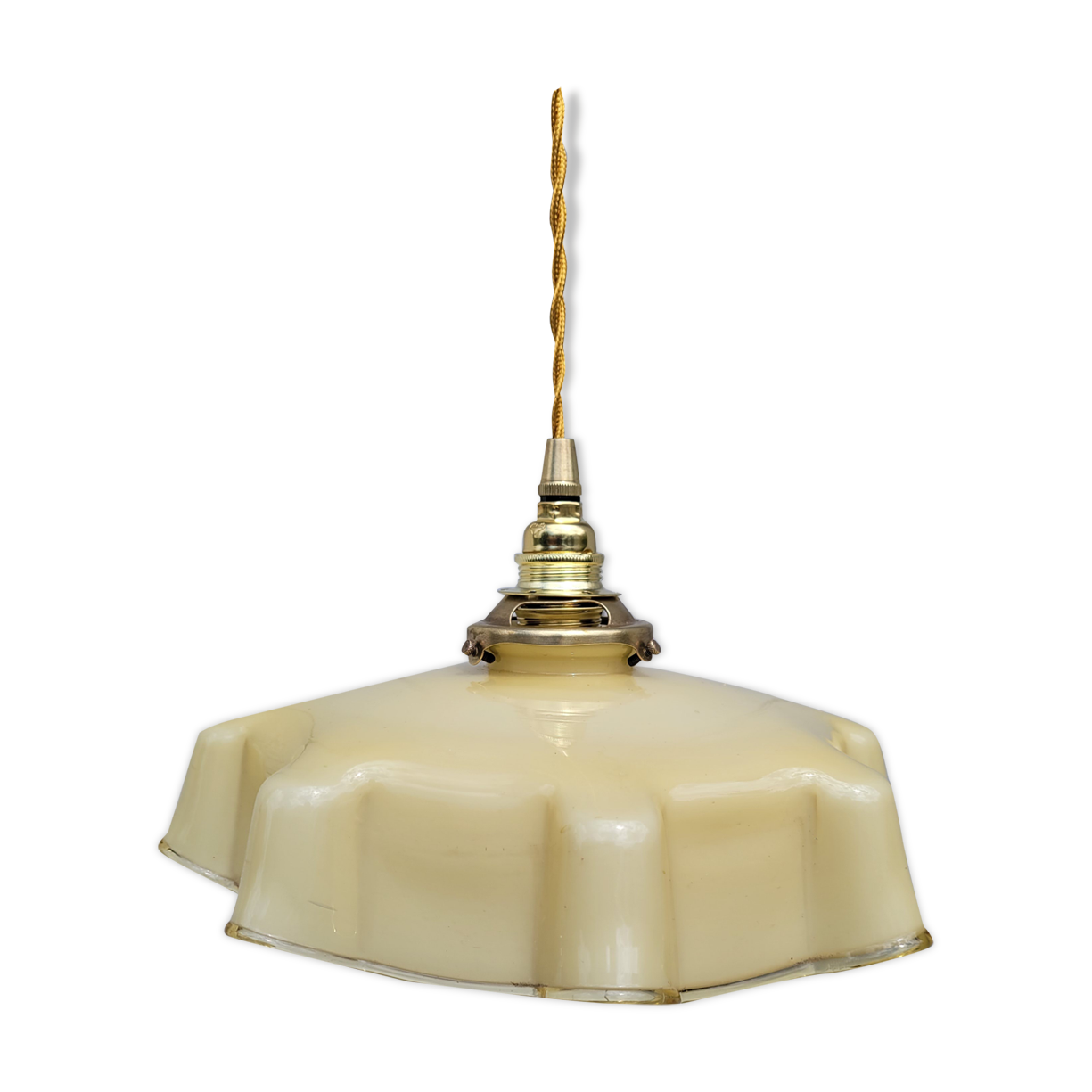 Yellow opaline suspension