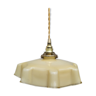 Yellow opaline suspension