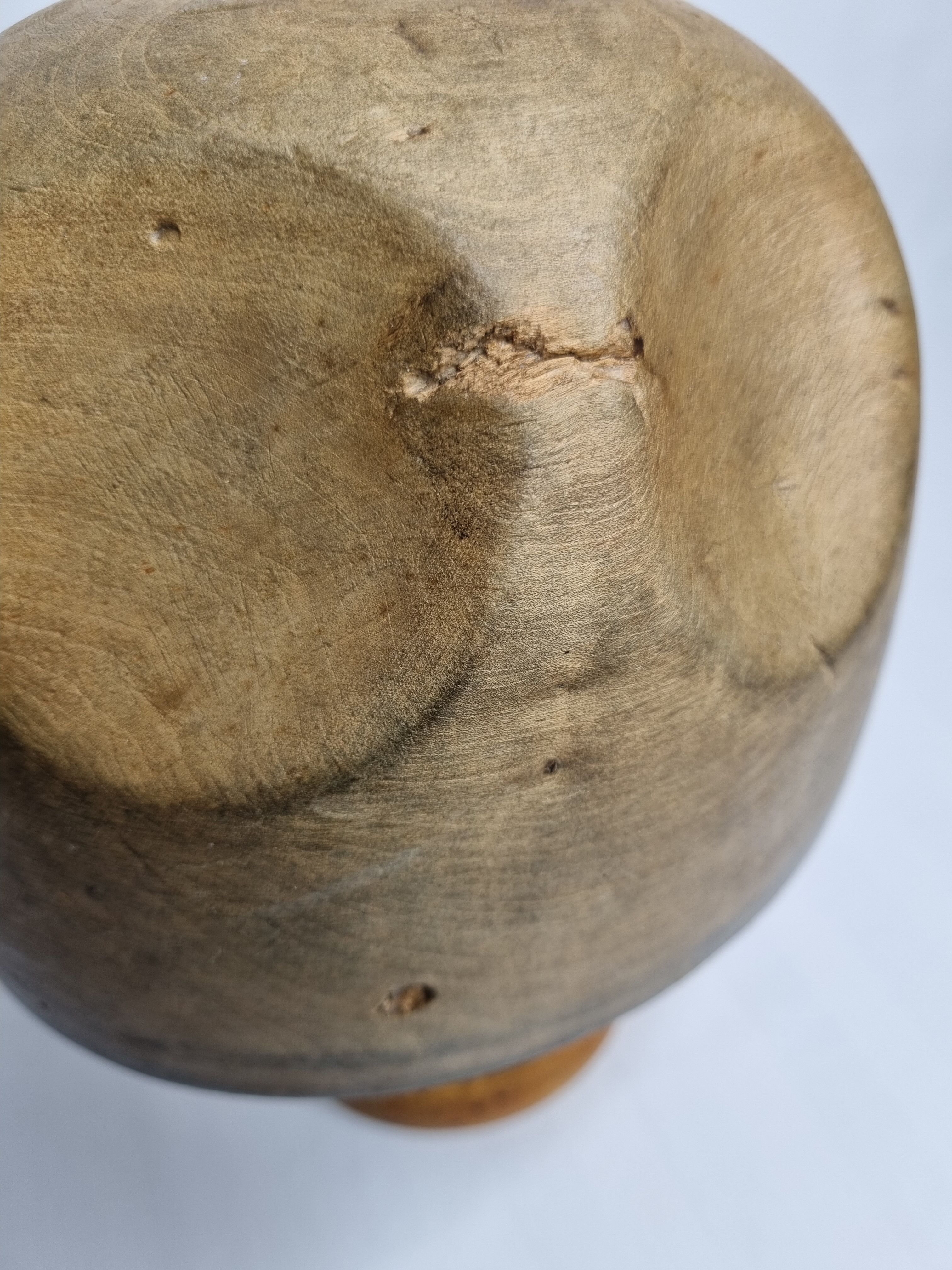 Old standing hat shape, 1900