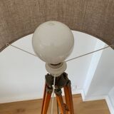 Tripod floor lamp