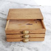Small storage chest of drawers in oak and brass - 1900s period
