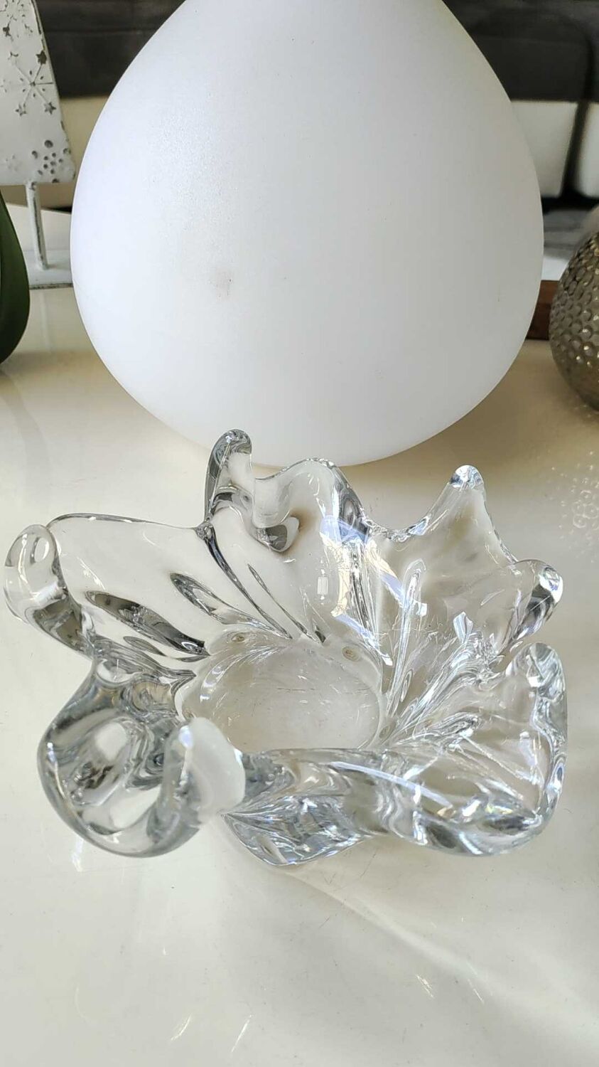 Empty pocket signed Cristallerie de Lorraine, Corolle/floral shape. Polylobed edges with corrugations