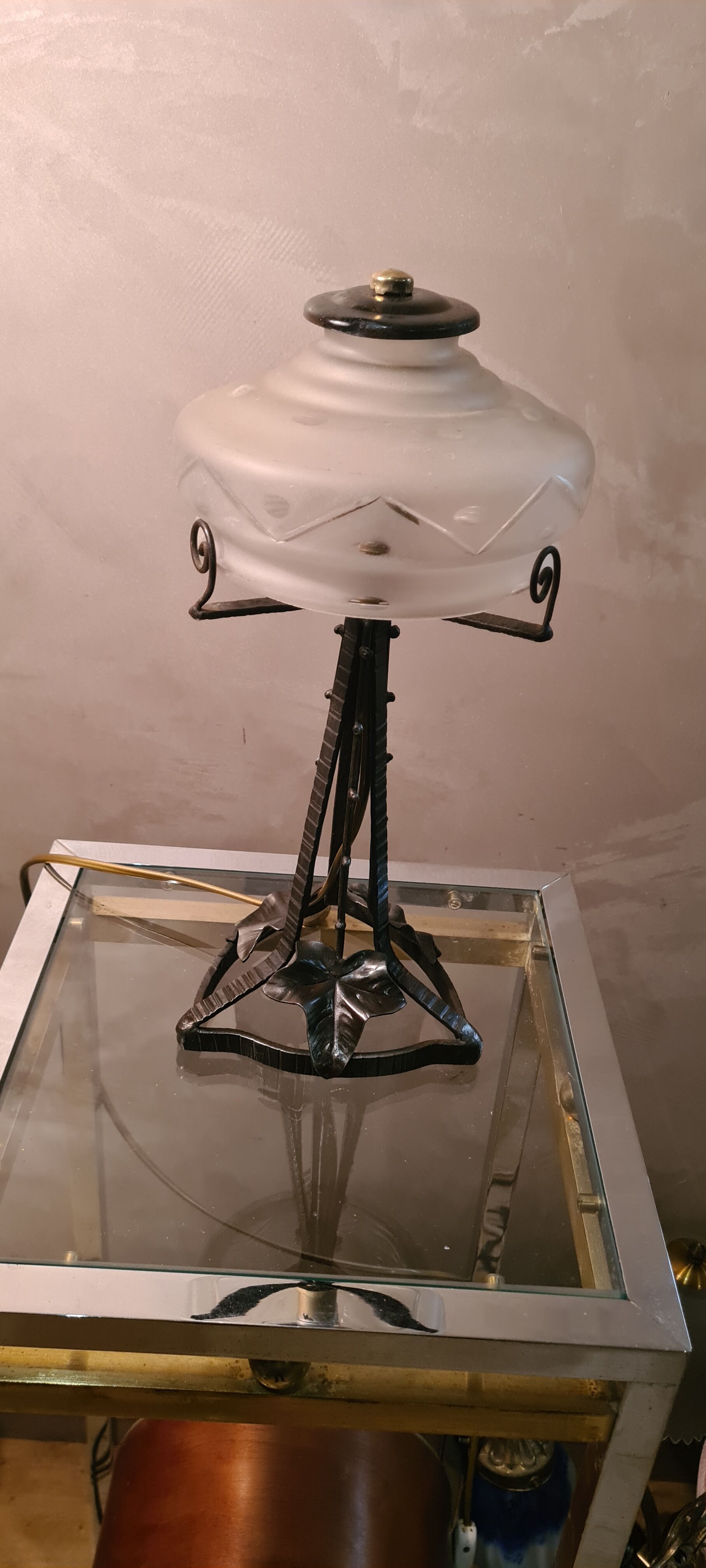 Lamp art deco and lampshade in opaque glass