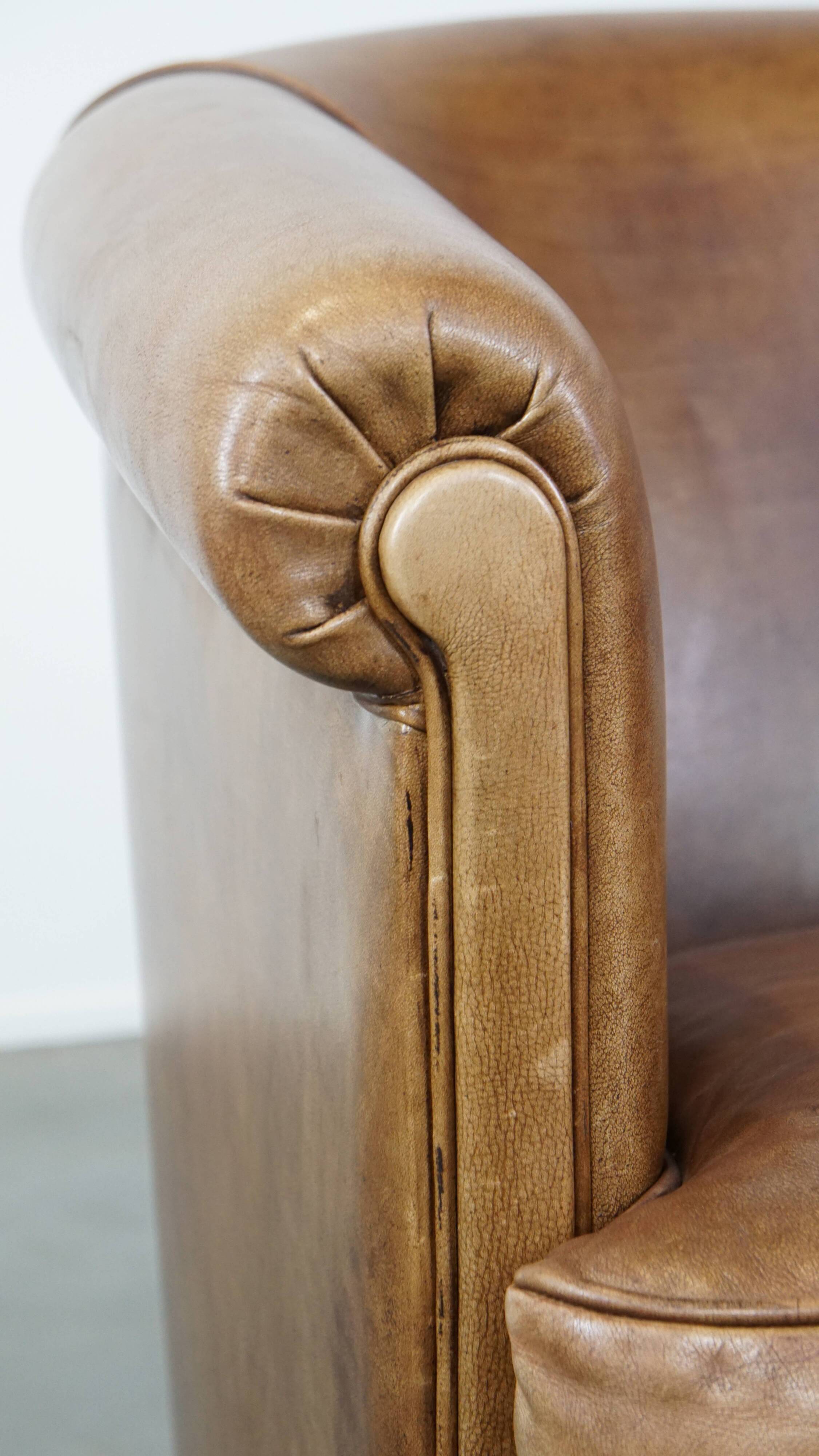 Fauteuil club en cuir de vachette couleur cognac clair