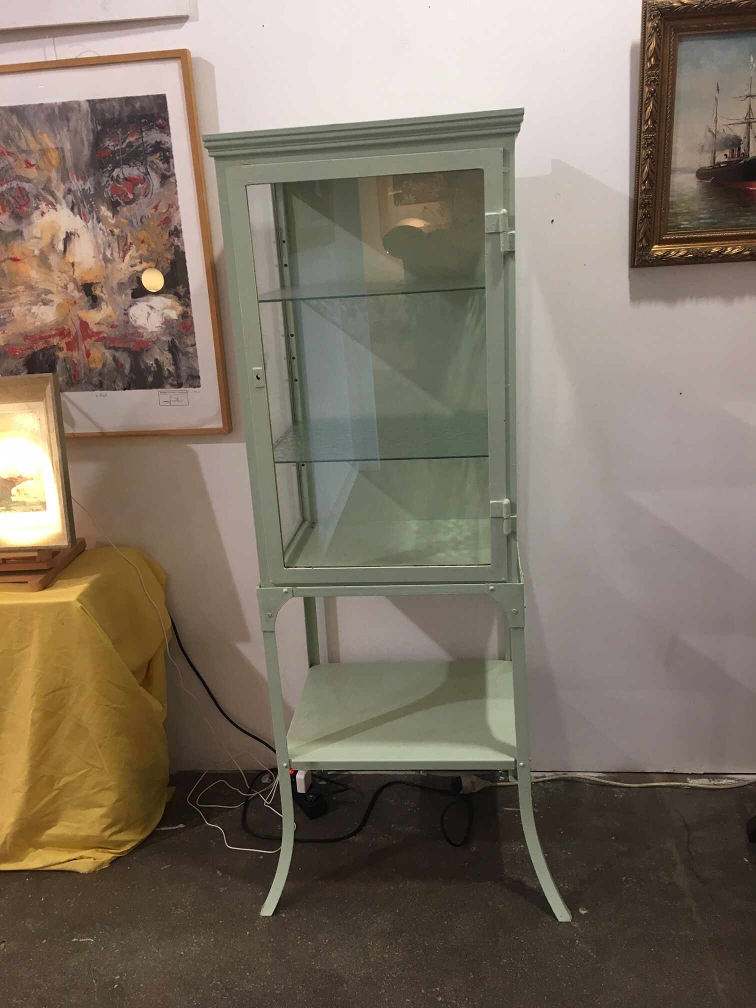 Medicale art nouveau showcase