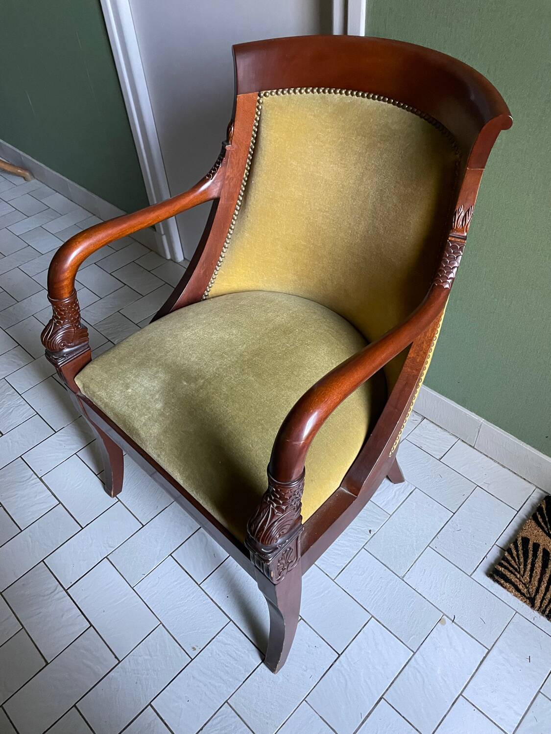 Fauteuil Empire en velours vert et acajou
