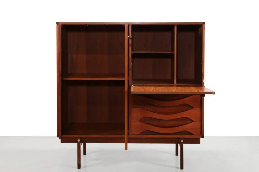 Buffet haut de design moderniste italien en teck et palissandre, 1960