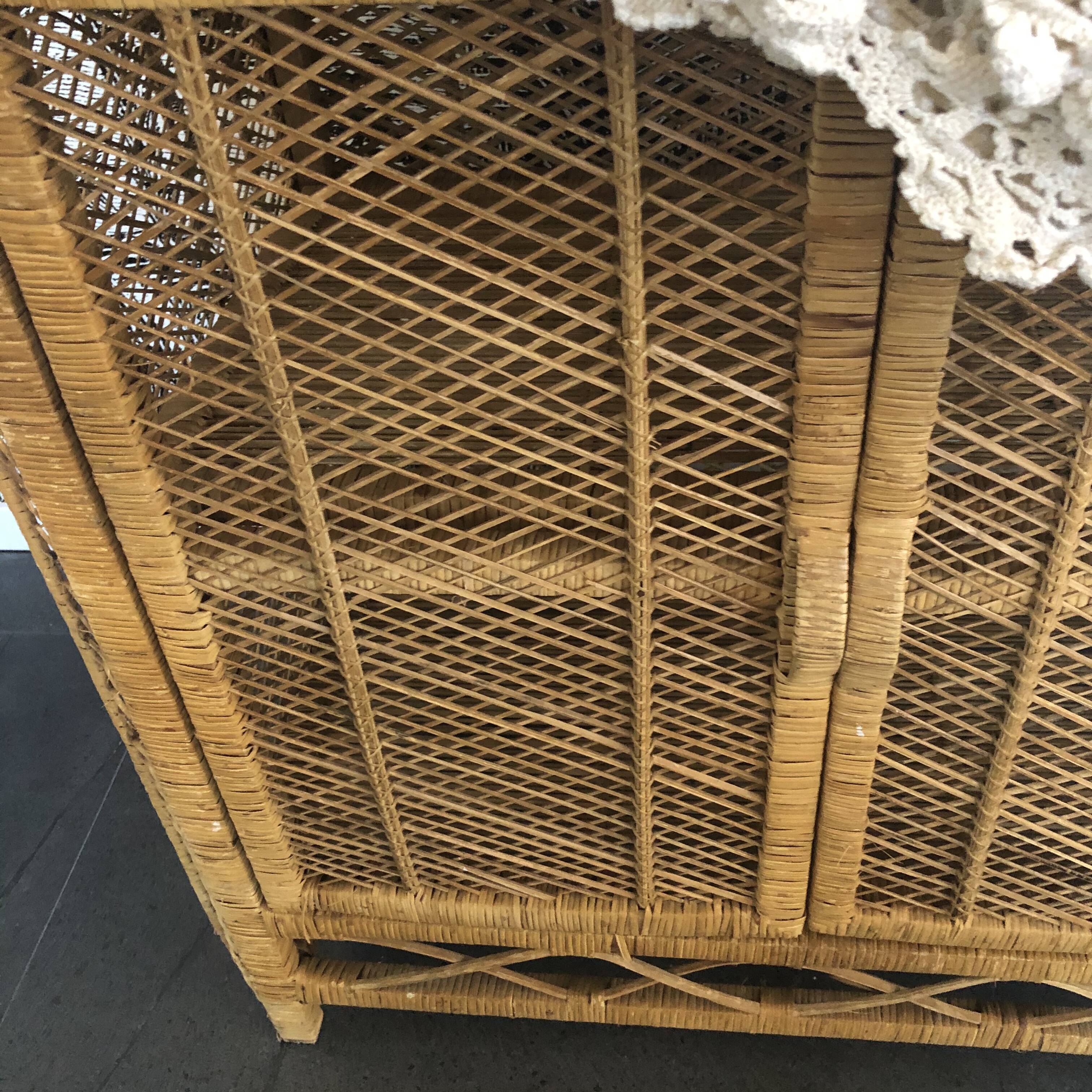 Étagère en rotin vintage