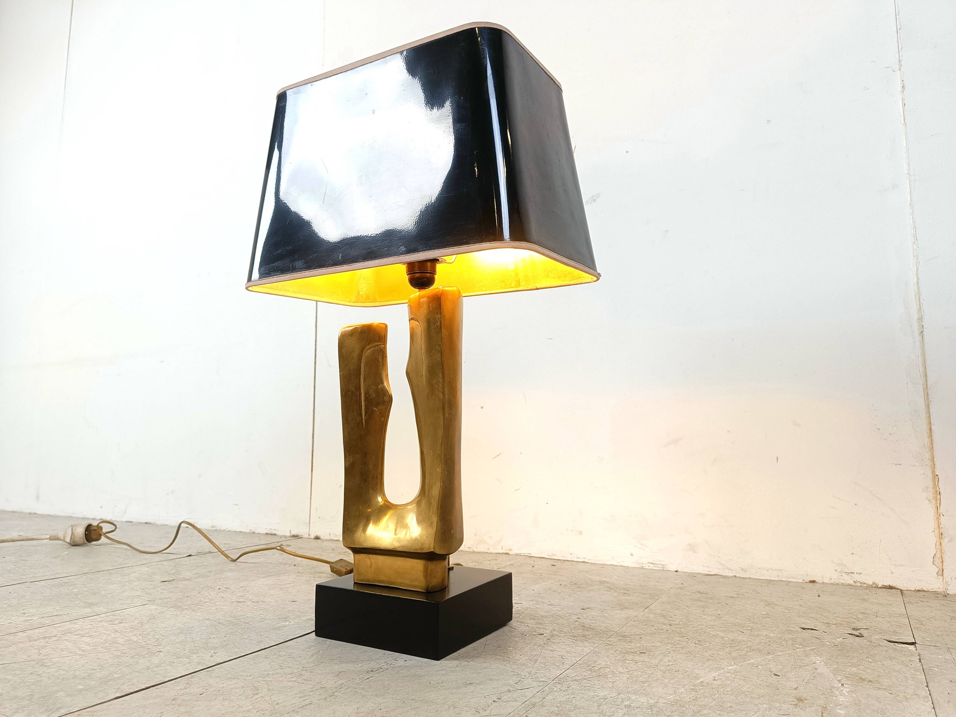 Lampe de table en laiton en forme de feuille des années 1970.