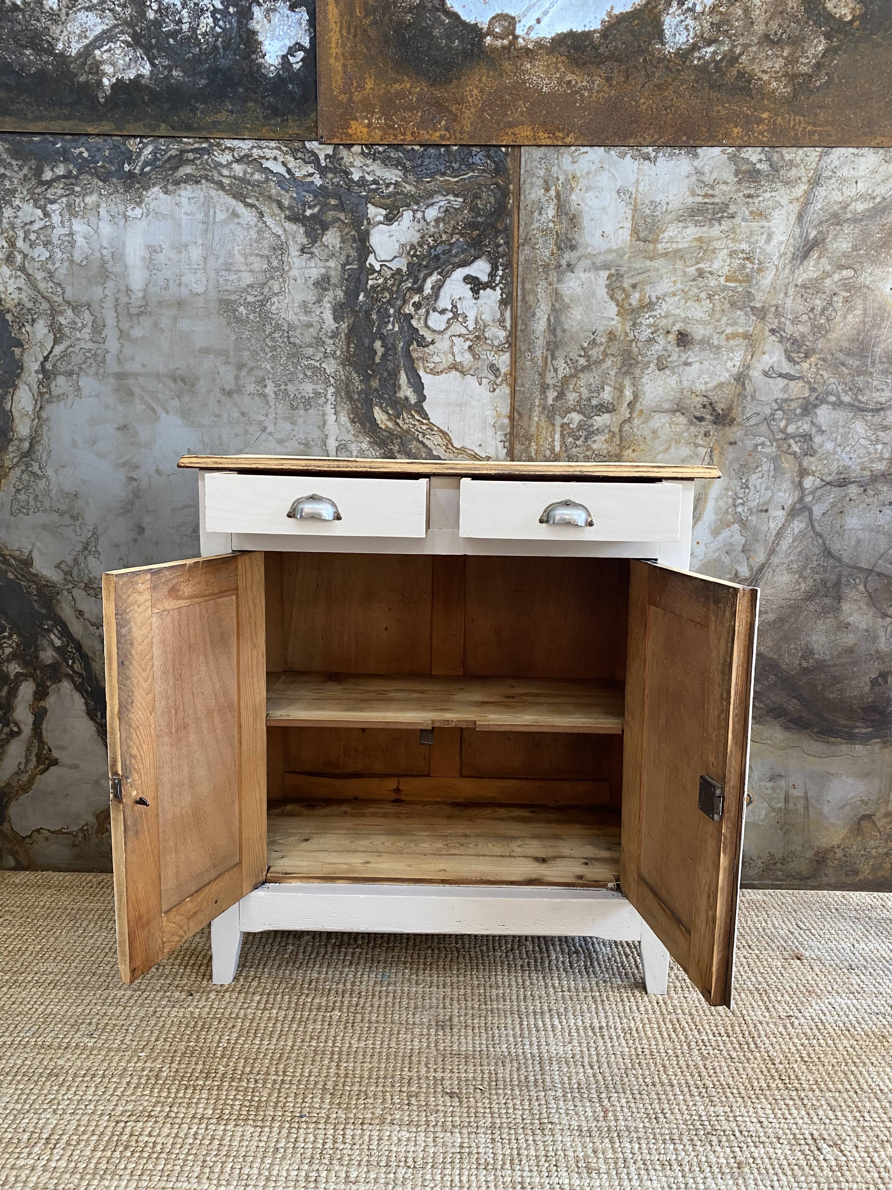 Parisian buffet raw wood and roasted sesame