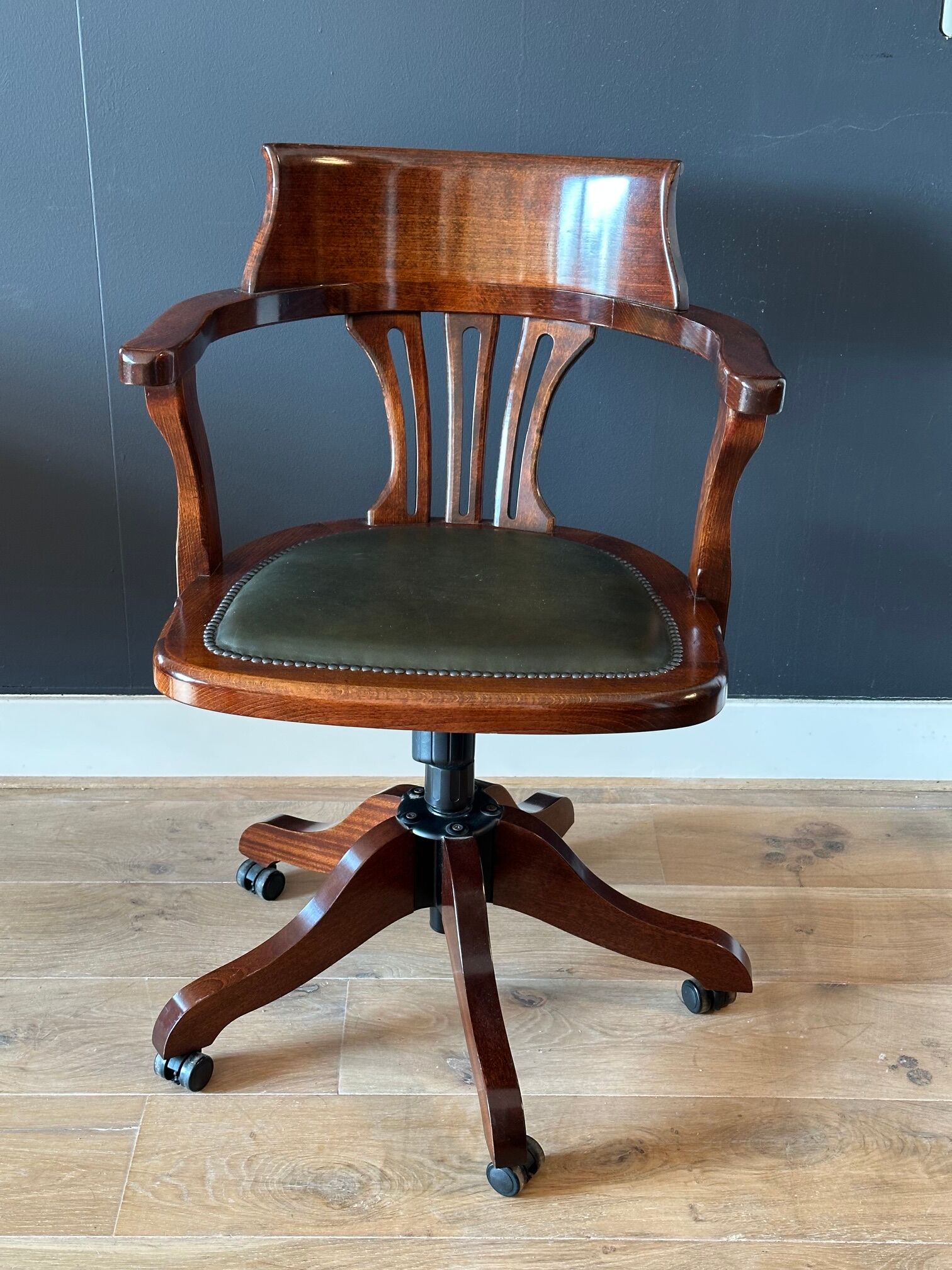 Classic office chair