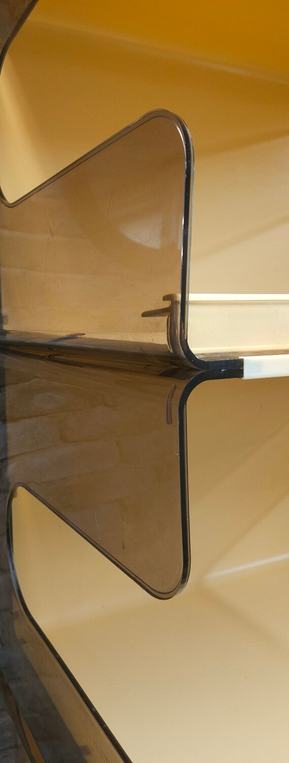 Étagère bibliothèque plexi fumé 1970