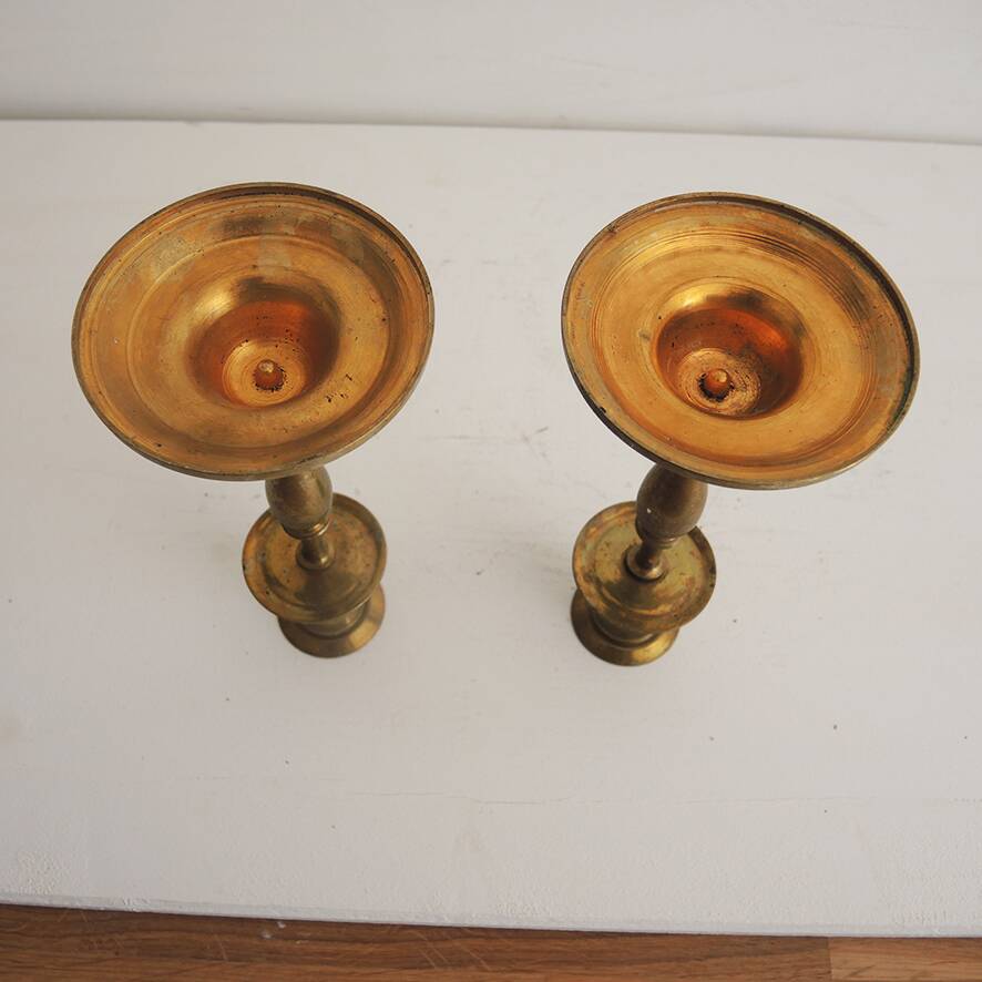 2 antique candlesticks in brass or bronze