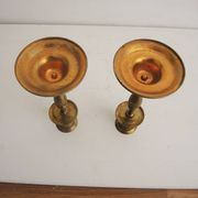 2 anciens bougeoirs en laiton ou bronze