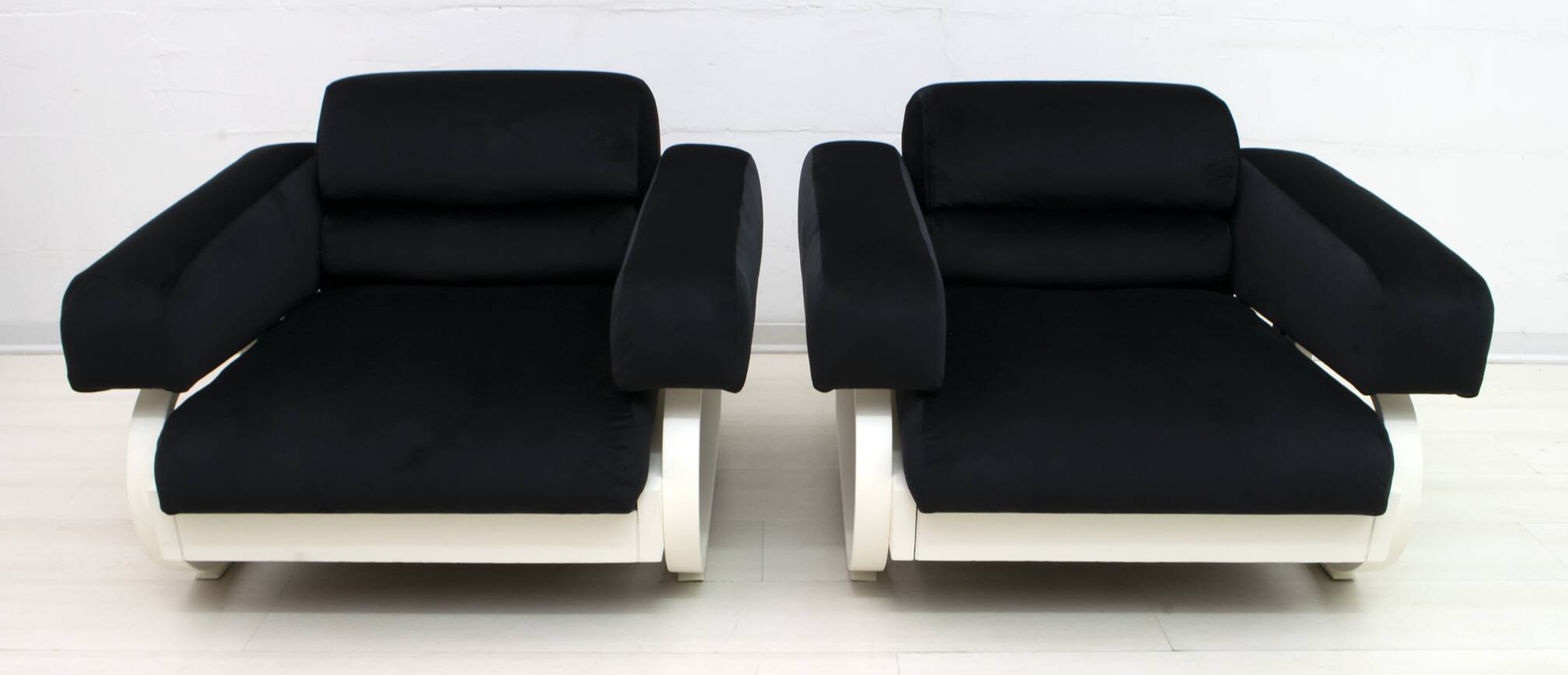 Pair of Mid-Century Modern Italian Velvet Armchairs, 1960s