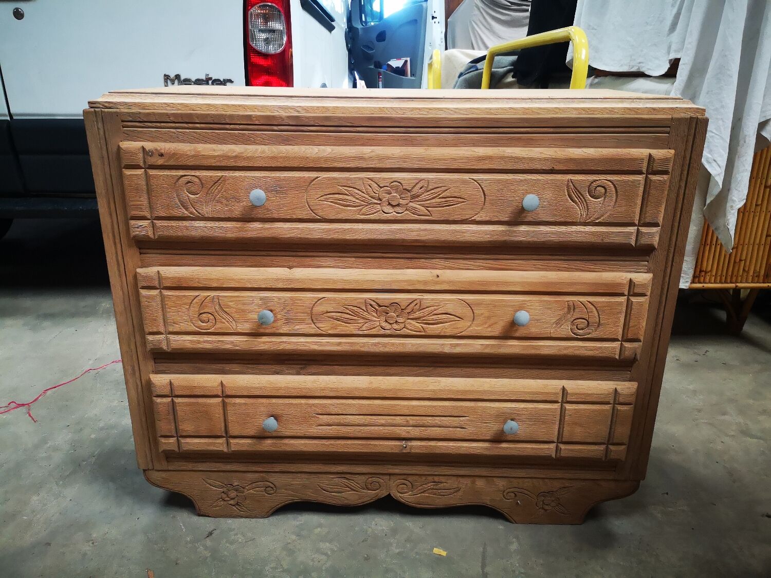 Aerogummed chest of drawers
