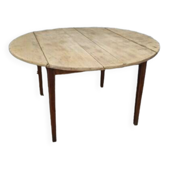 Round table with folding sides
